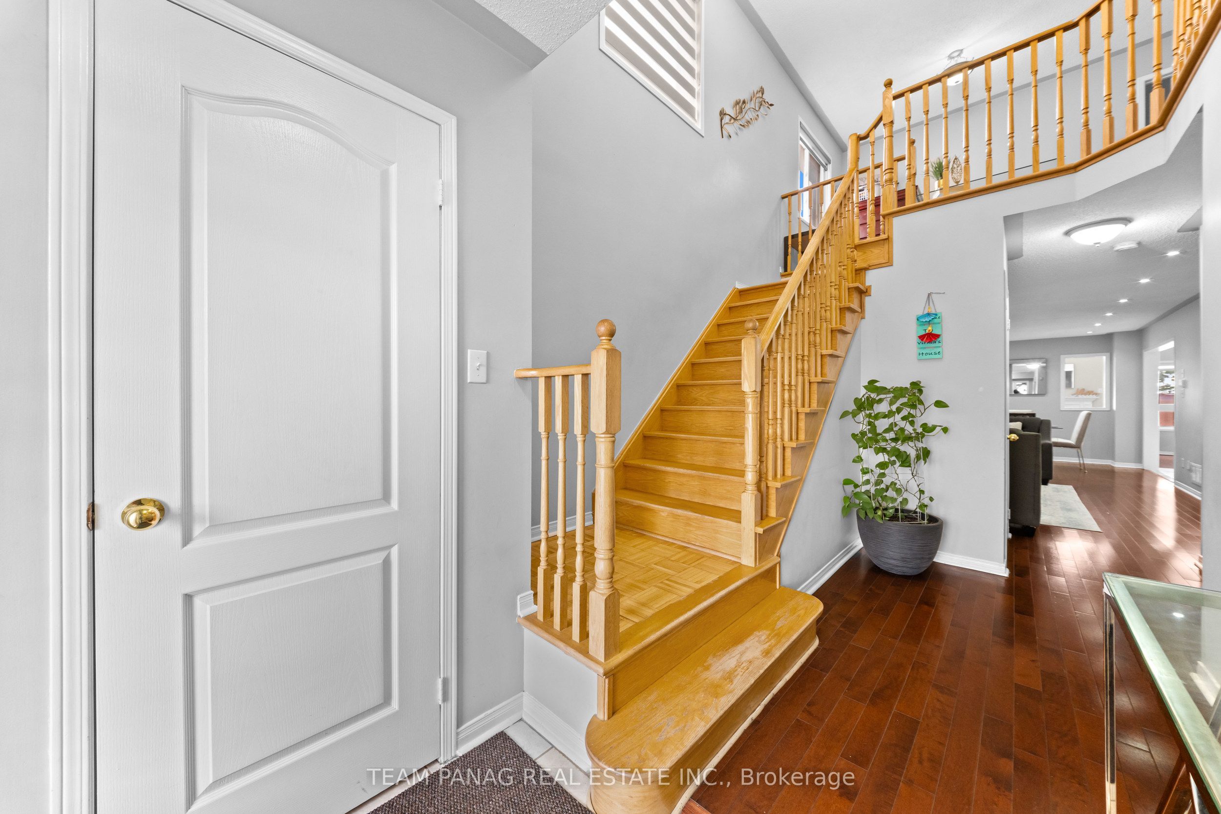 48 Sweet Clover Crescent, Brampton, ON L6R 2Z9 photo 4