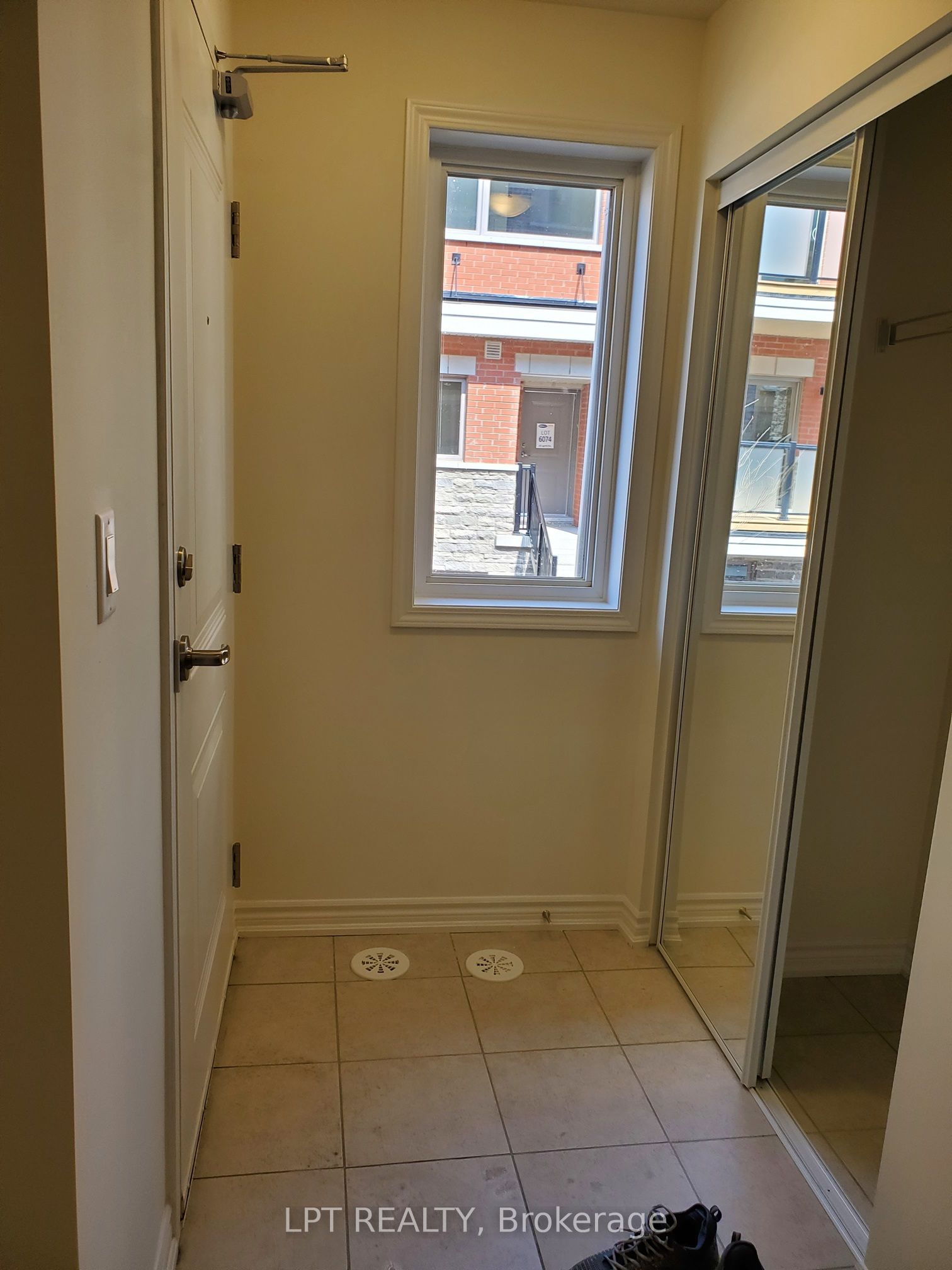 240 Lagerfeld Drive 6, Brampton, ON L7A 5G9 photo 3