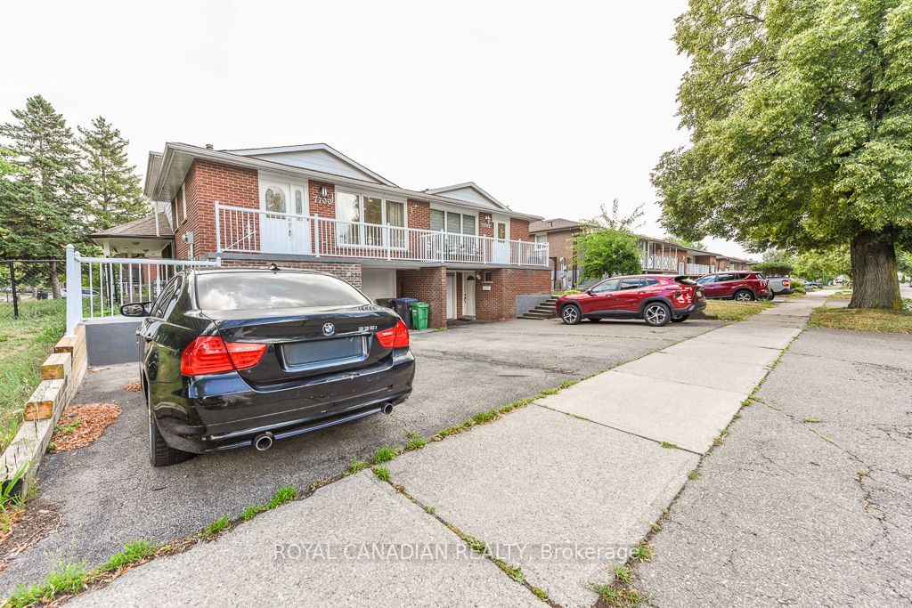 7700 Kittridge Drive, Mississauga, ON L4T 3J6 photo 2