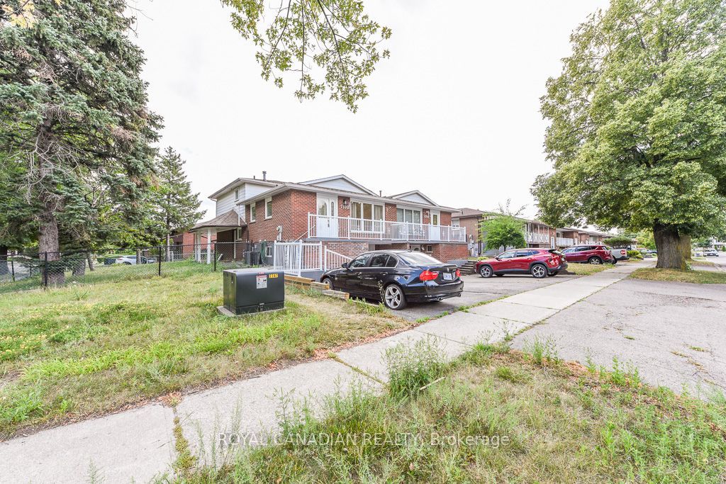 7700 Kittridge Drive, Mississauga, ON L4T 3J6 photo 3