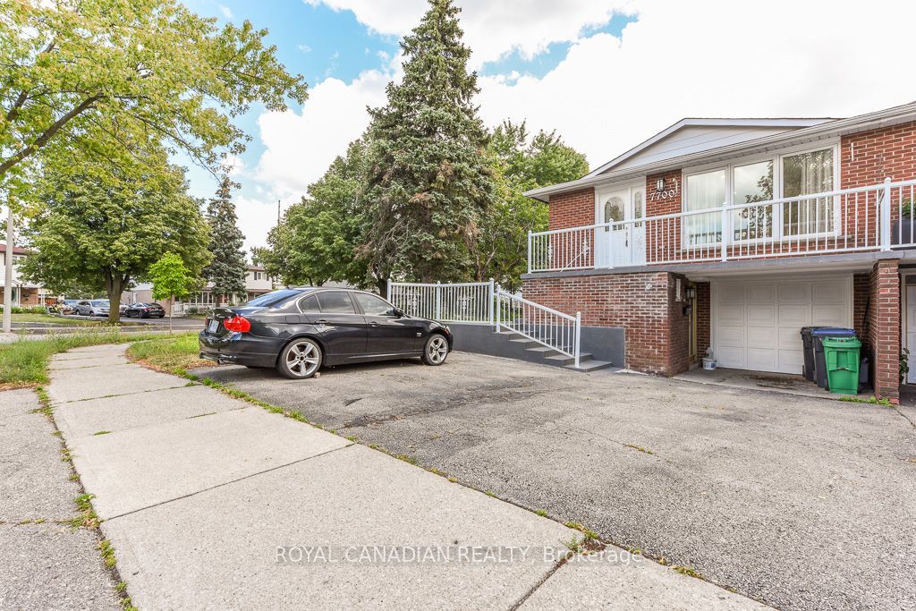 7700 Kittridge Drive, Mississauga, ON L4T 3J6 photo 4