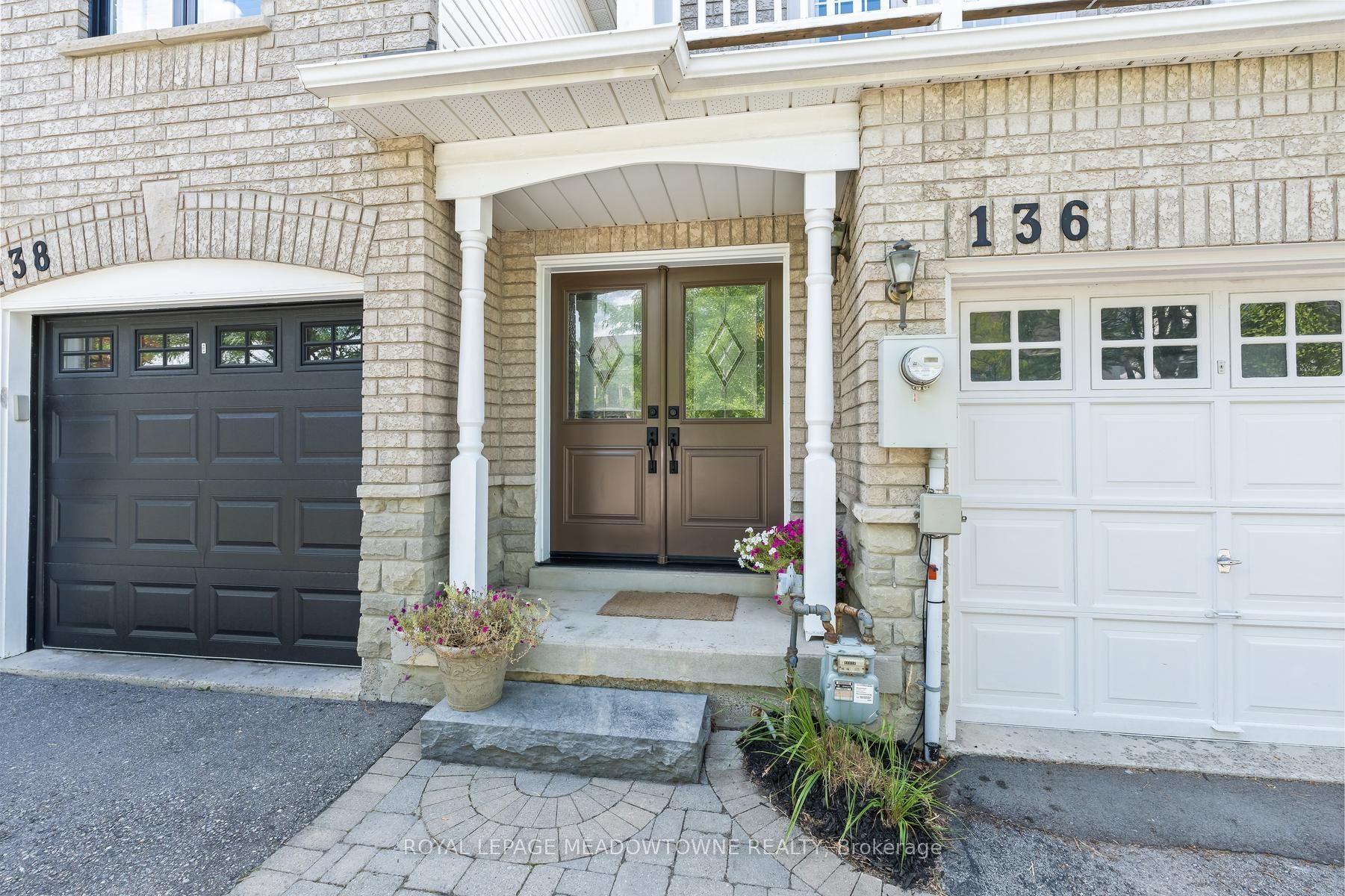 136 Dominion Gardens Drive, Halton Hills, ON L7G 6B6 photo 2