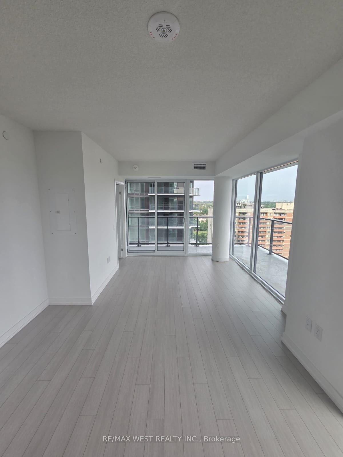 4010 Eglinton Avenue W 1419, Toronto, ON M9A 0G5 photo 3