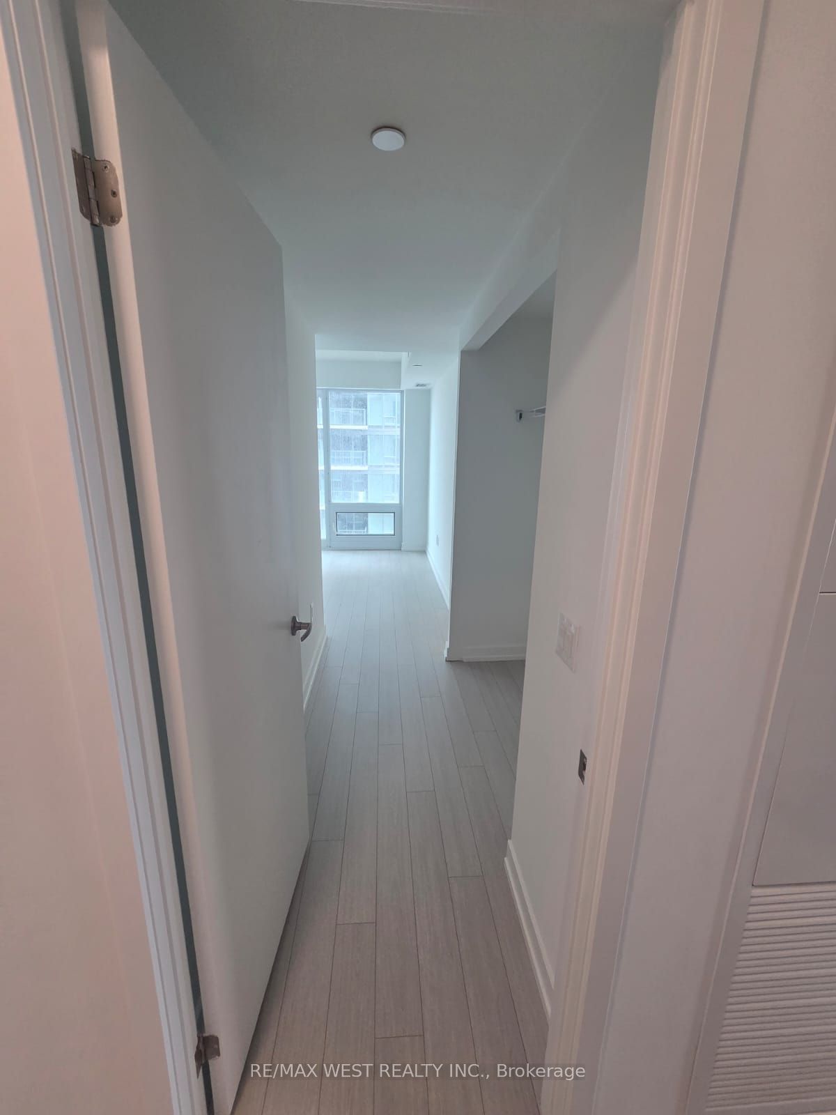 4010 Eglinton Avenue W 1419, Toronto, ON M9A 0G5 photo 4