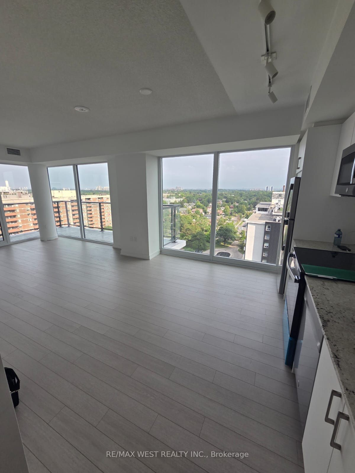 4010 Eglinton Avenue W 1419, Toronto, ON M9A 0G5 photo 5