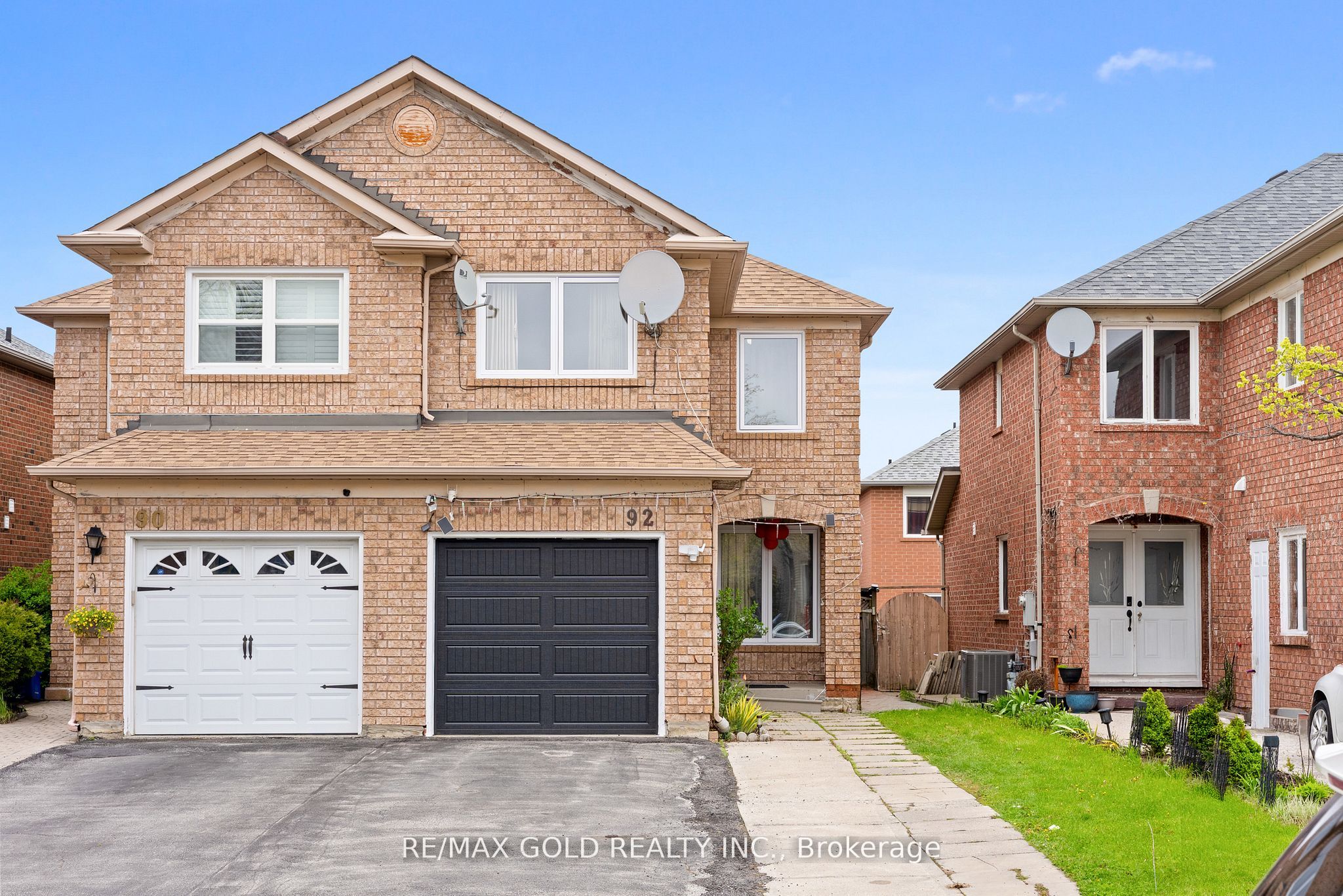 92 Dandelion Road, Brampton, ON L6R 1Y1 photo 2