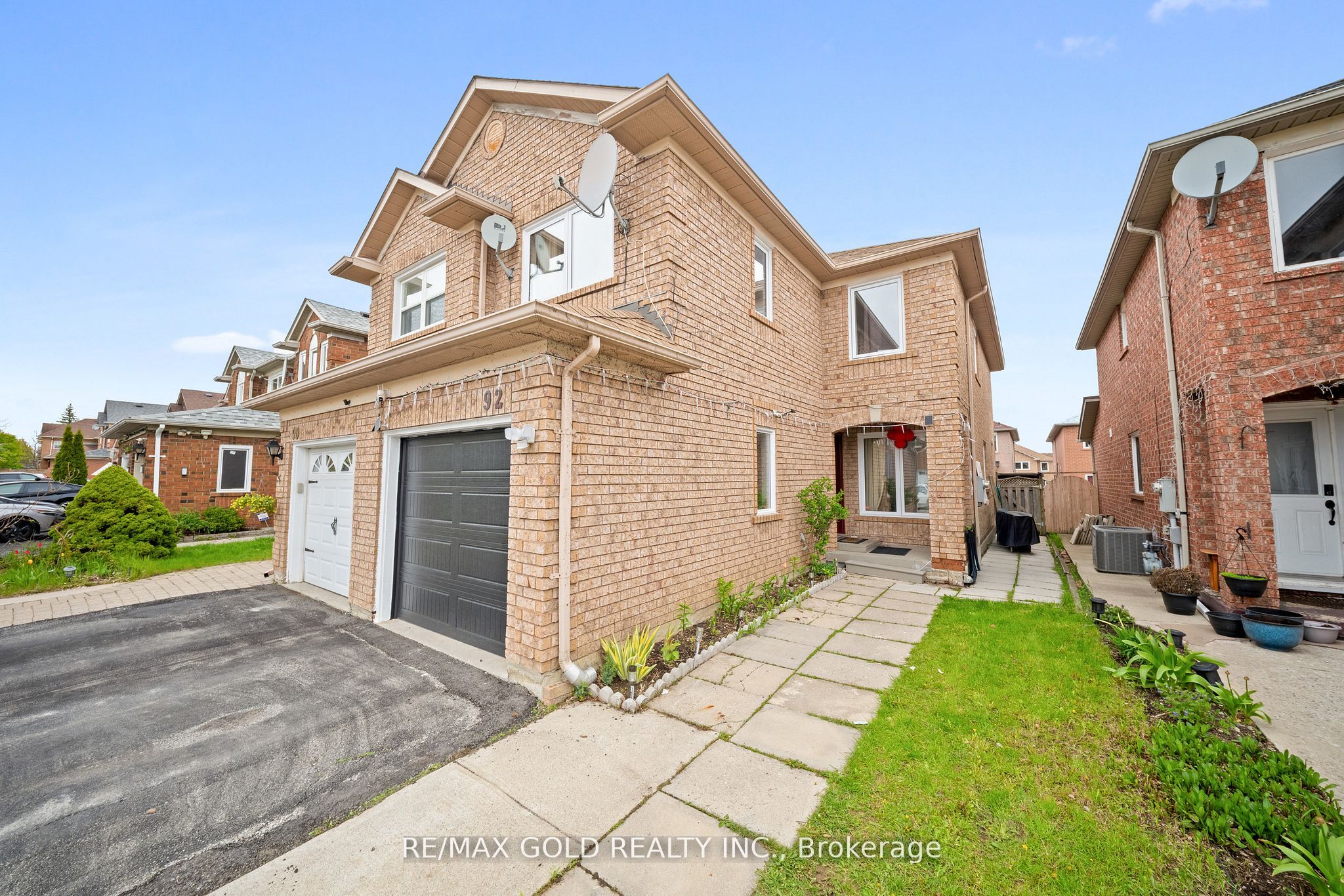 92 Dandelion Road, Brampton, ON L6R 1Y1 photo 3