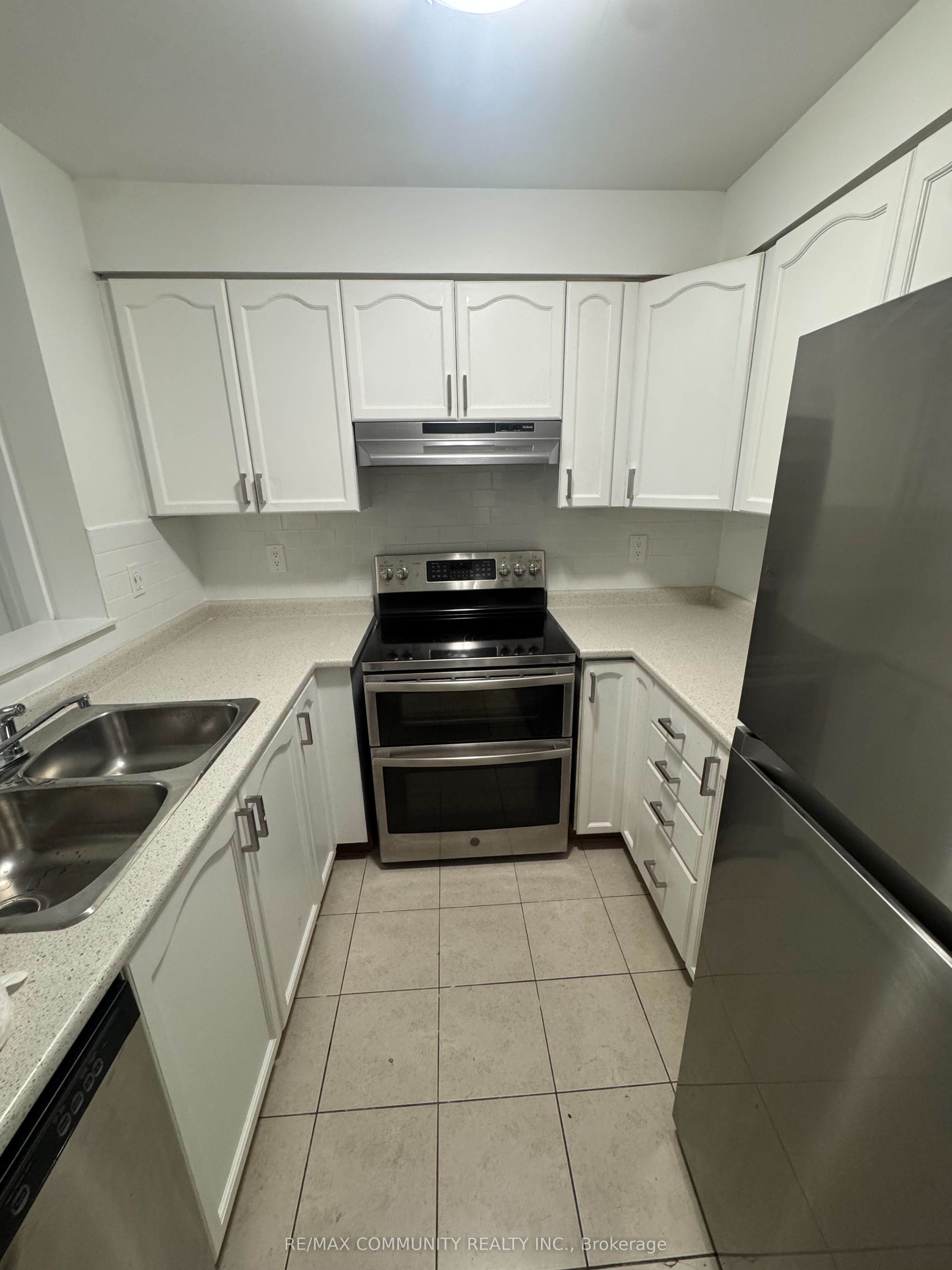 6 Dayspring Circle 2104, Brampton, ON L6P 2Z6 photo 4