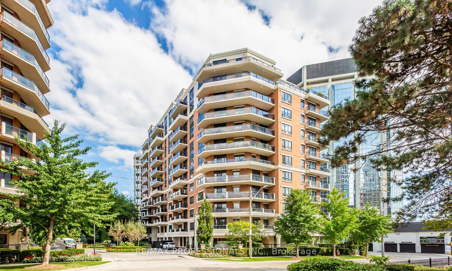 2 Aberfoyle Crescent 907, Toronto, ON M8X 2Z8