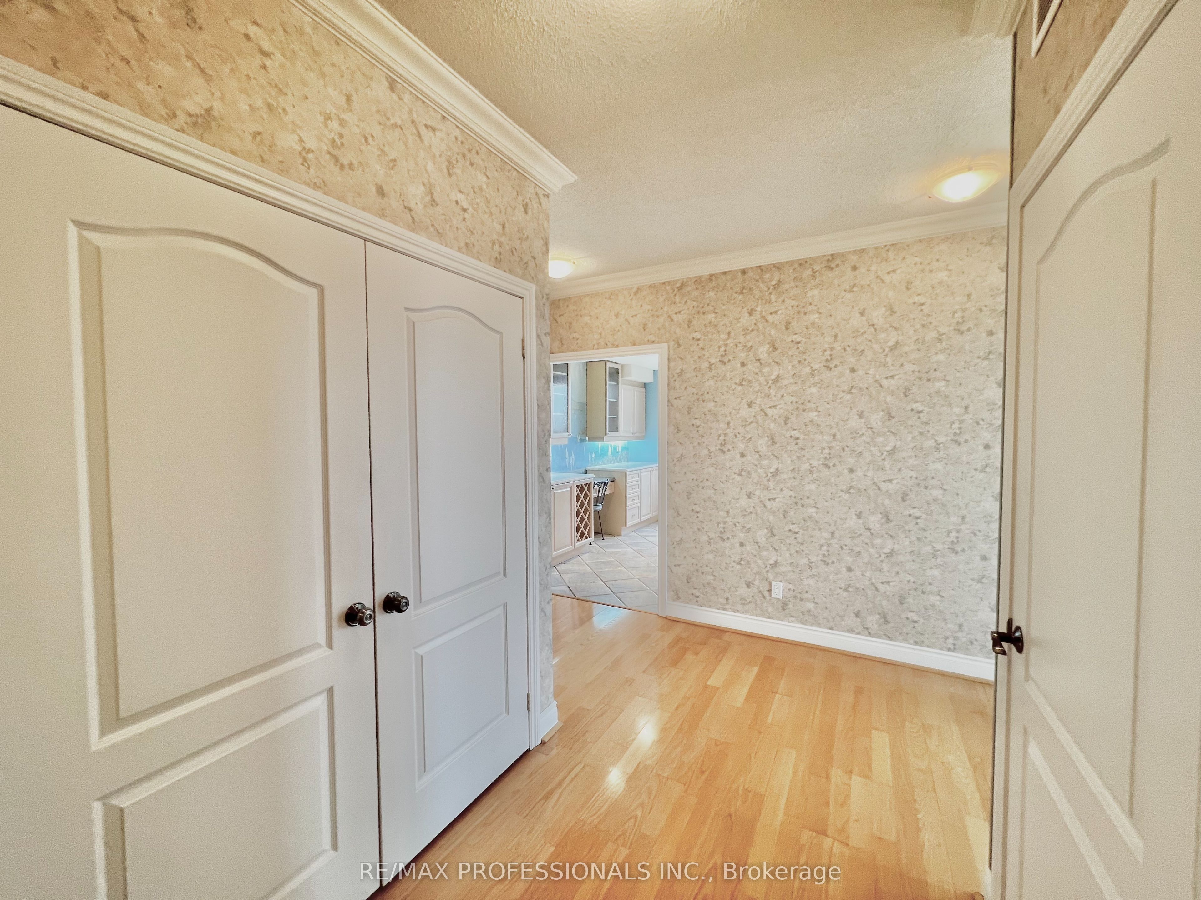 2 Aberfoyle Crescent 907, Toronto, ON M8X 2Z8 photo 4