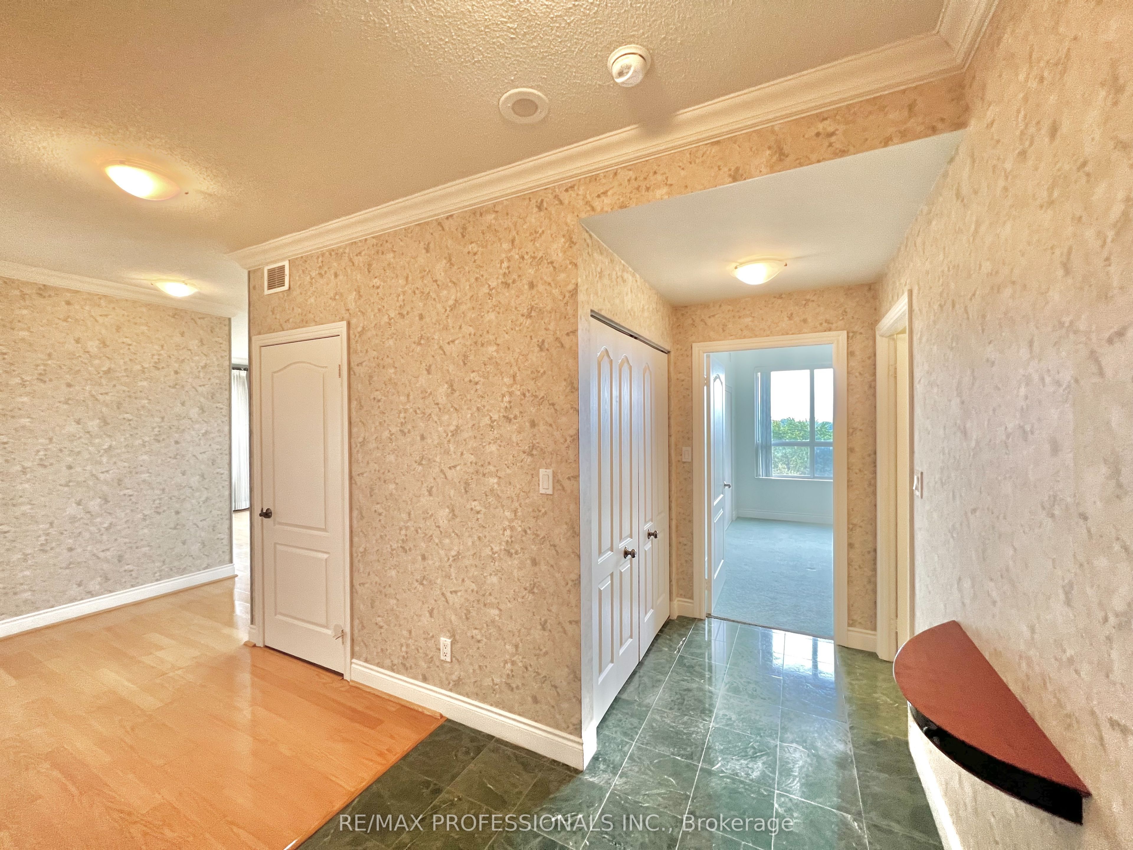 2 Aberfoyle Crescent 907, Toronto, ON M8X 2Z8 photo 5