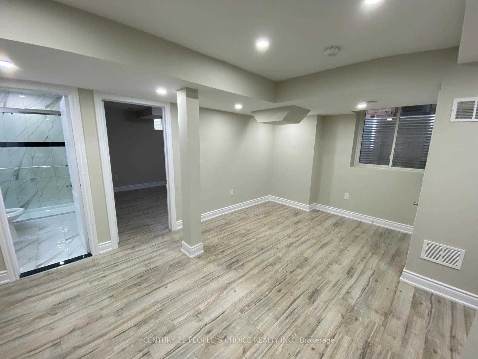 38 Yardley Crescent Bsmt, Brampton, ON L6X 5L7 photo 2