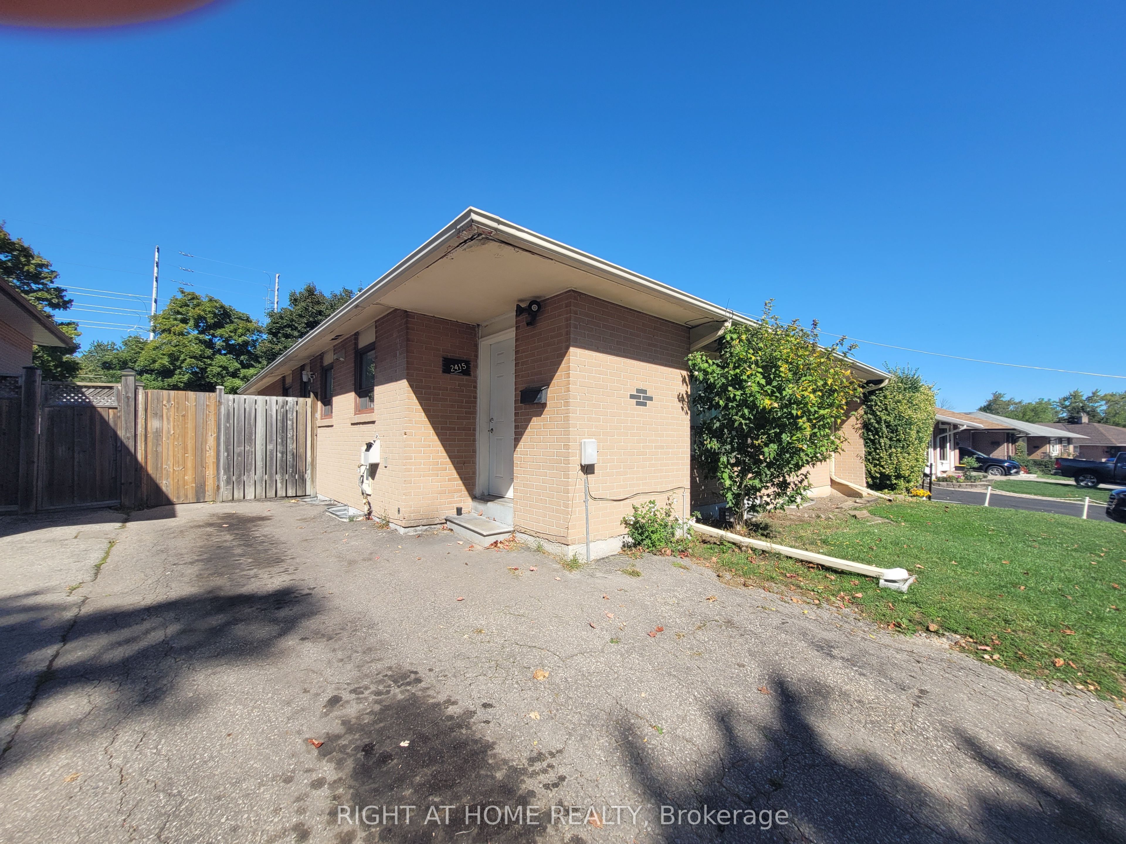 2415 Padstow Crescent, Mississauga, ON L5J 2G2 photo 2