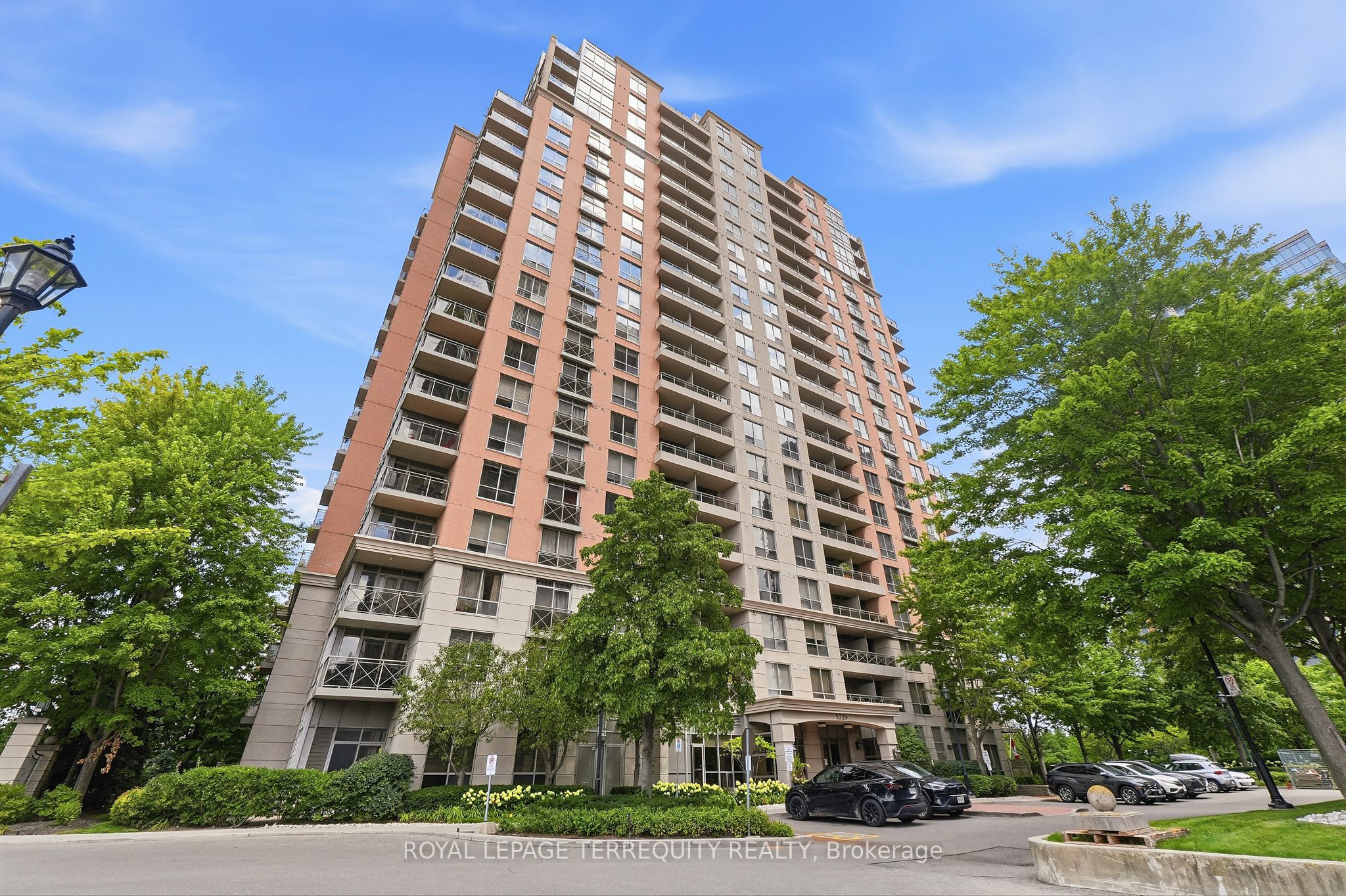 5229 Dundas Street W 405, Toronto, ON M9B 6L9