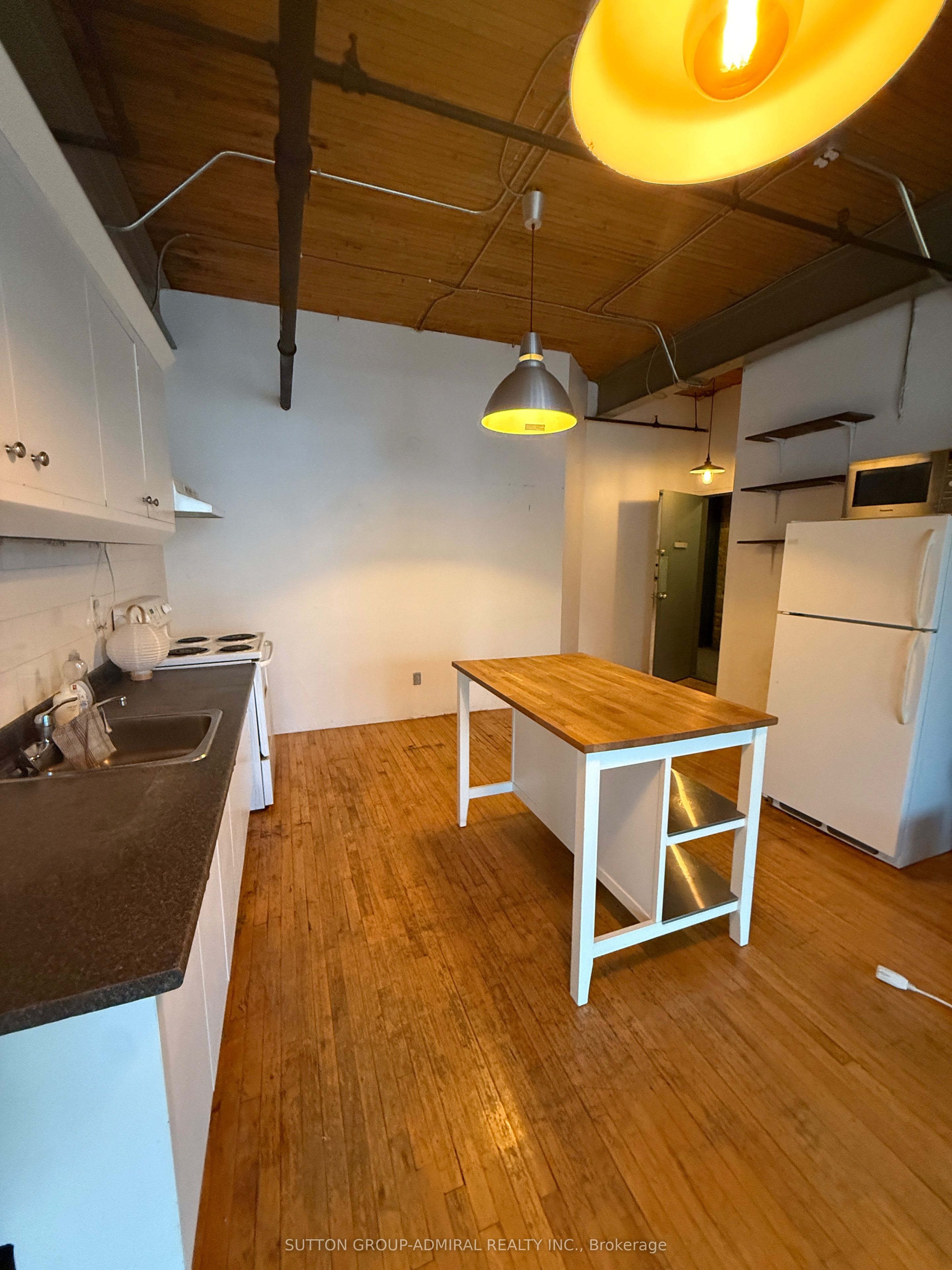 34 Noble Street 201, Toronto, ON M6K 2C9 photo 3
