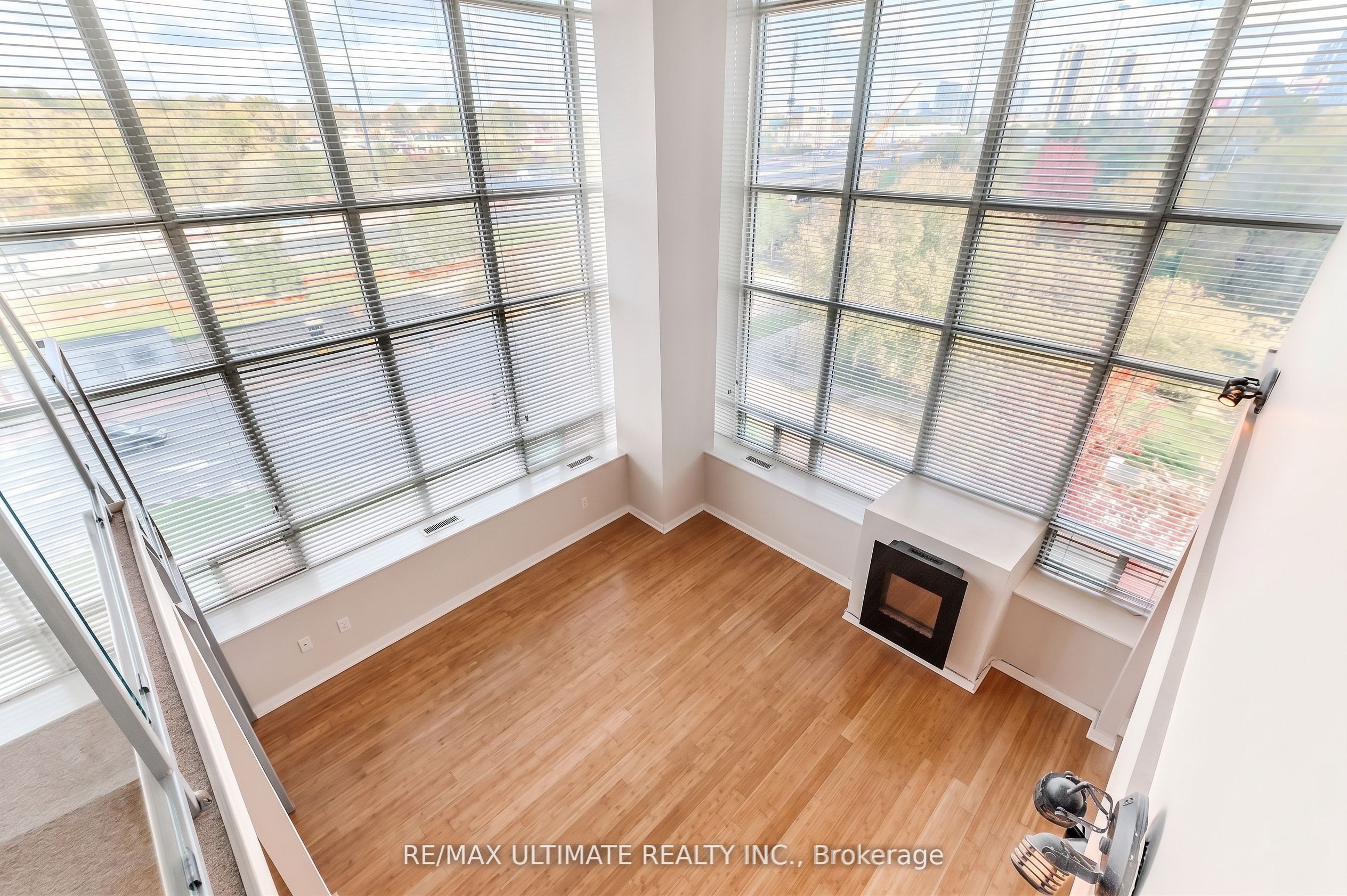 300 Manitoba Street 301, Toronto, ON M8Y 4G6 photo 3