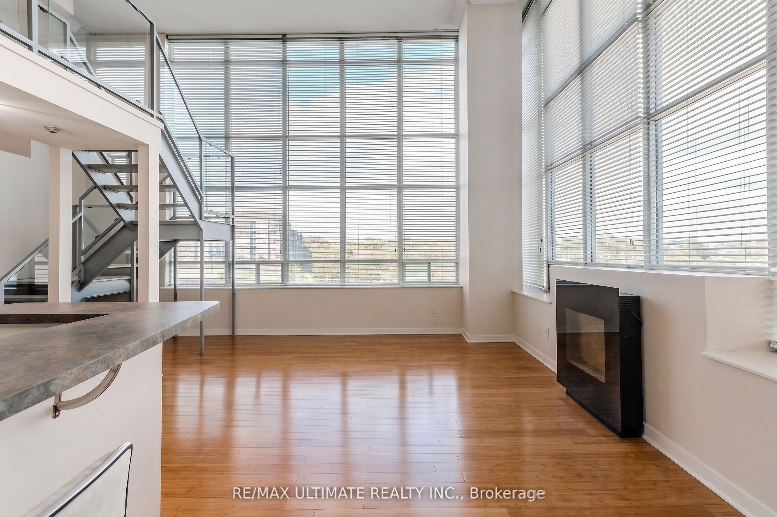300 Manitoba Street 301, Toronto, ON M8Y 4G6 photo 5