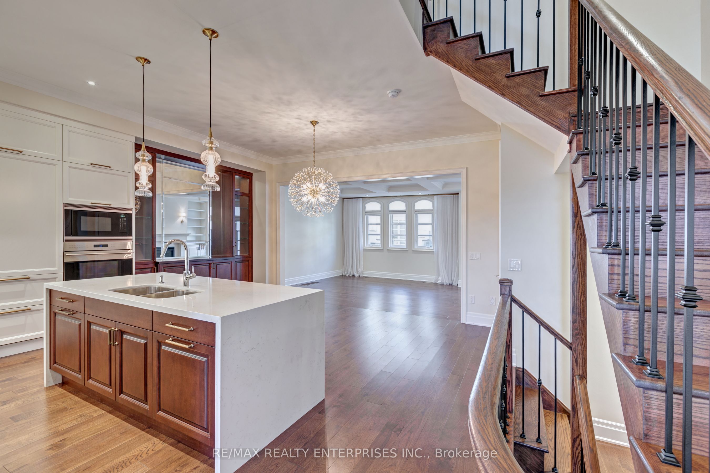 287 Rebecca Street, Oakville, ON L6K 0G9 photo 3