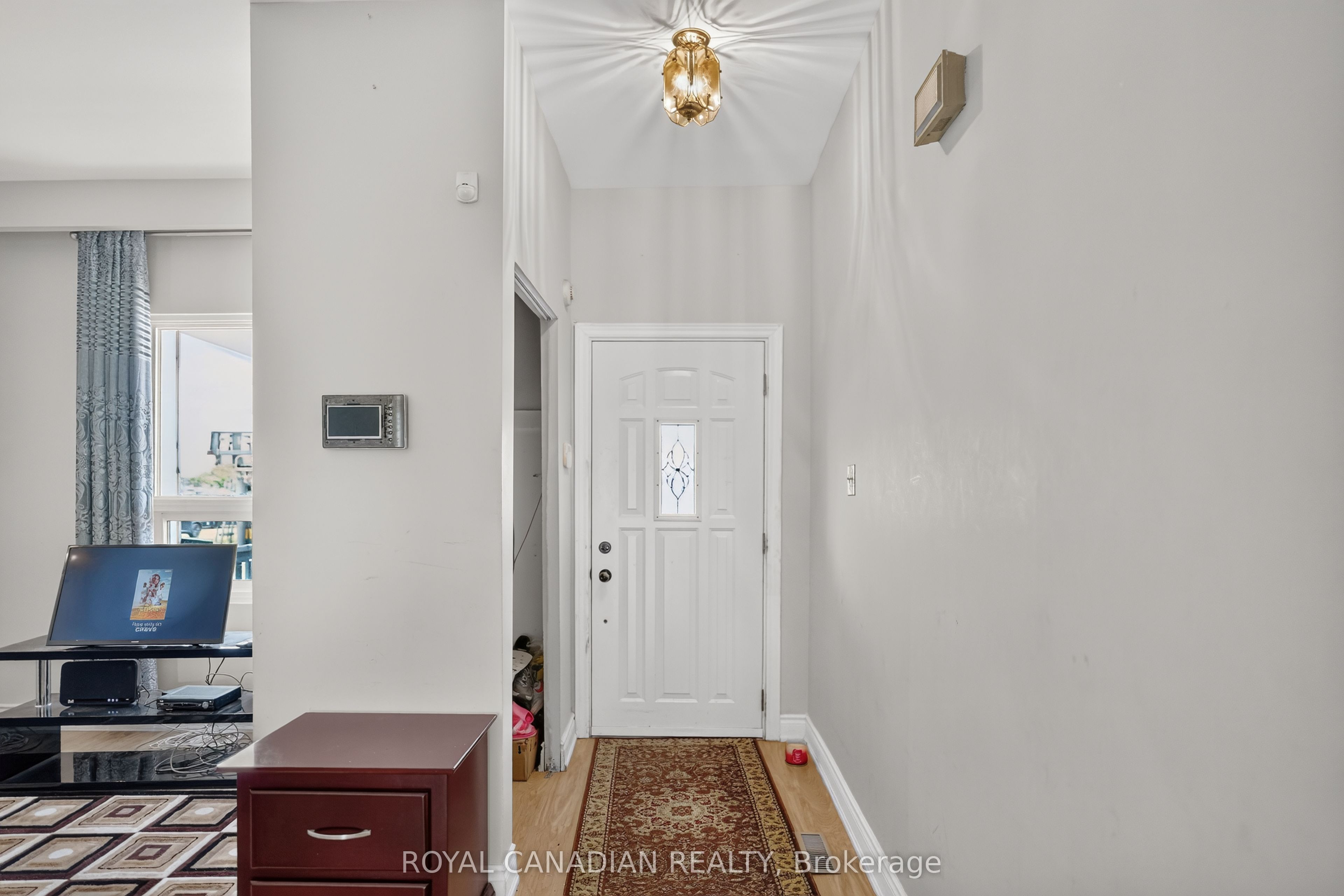 2538 St Clair Avenue W, Toronto, ON M6N 1L6 photo 3
