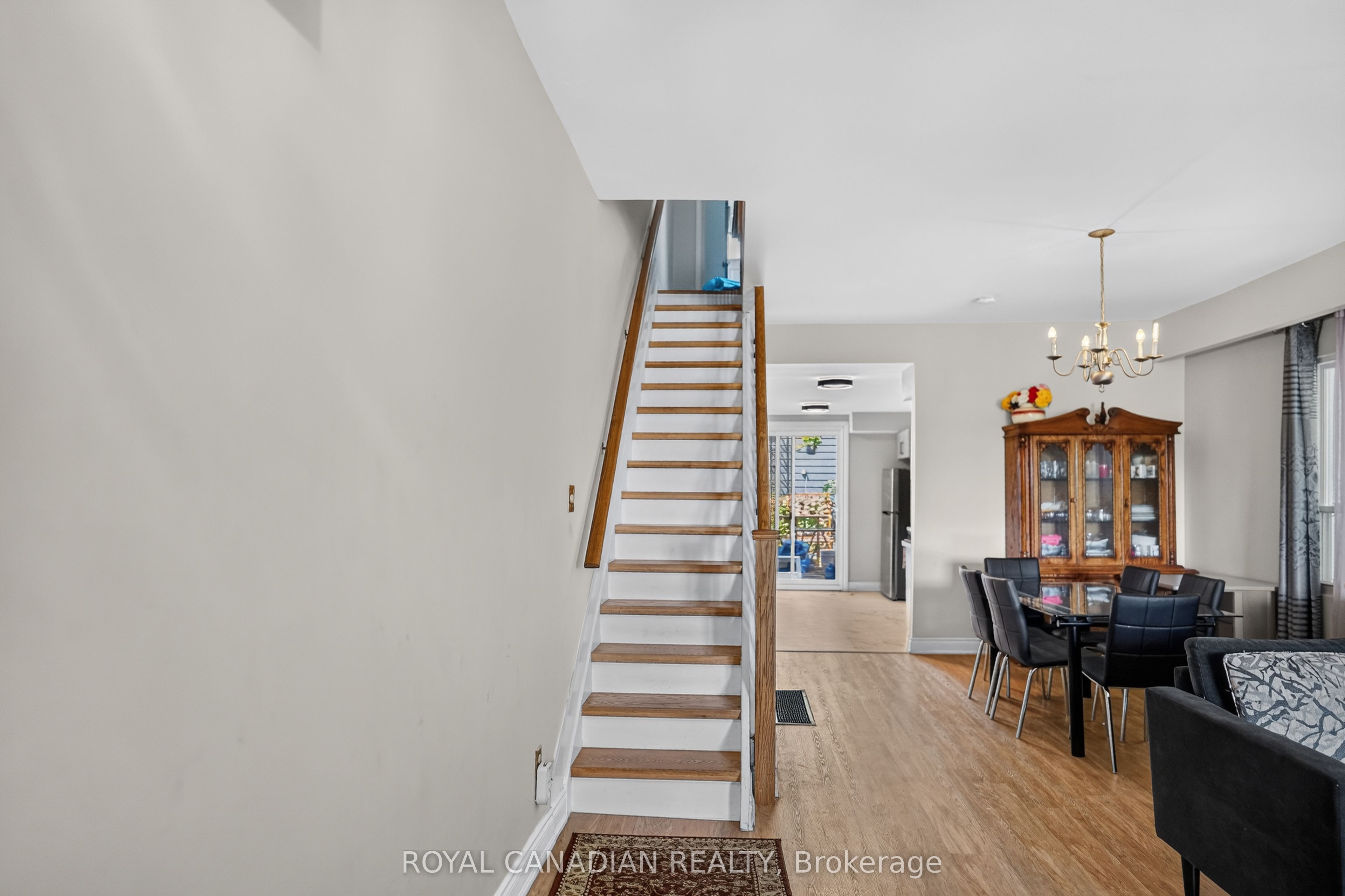 2538 St Clair Avenue W, Toronto, ON M6N 1L6 photo 4