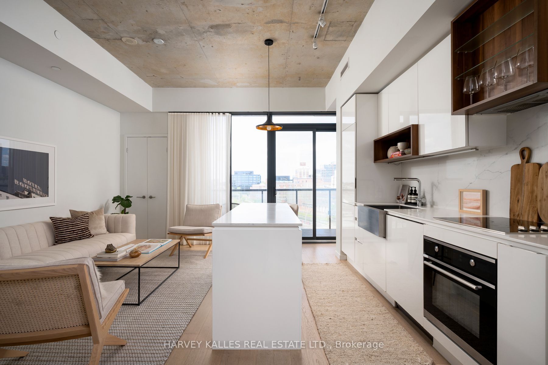 383 Sorauren Avenue 809, Toronto, ON M6R 0A4 photo 3