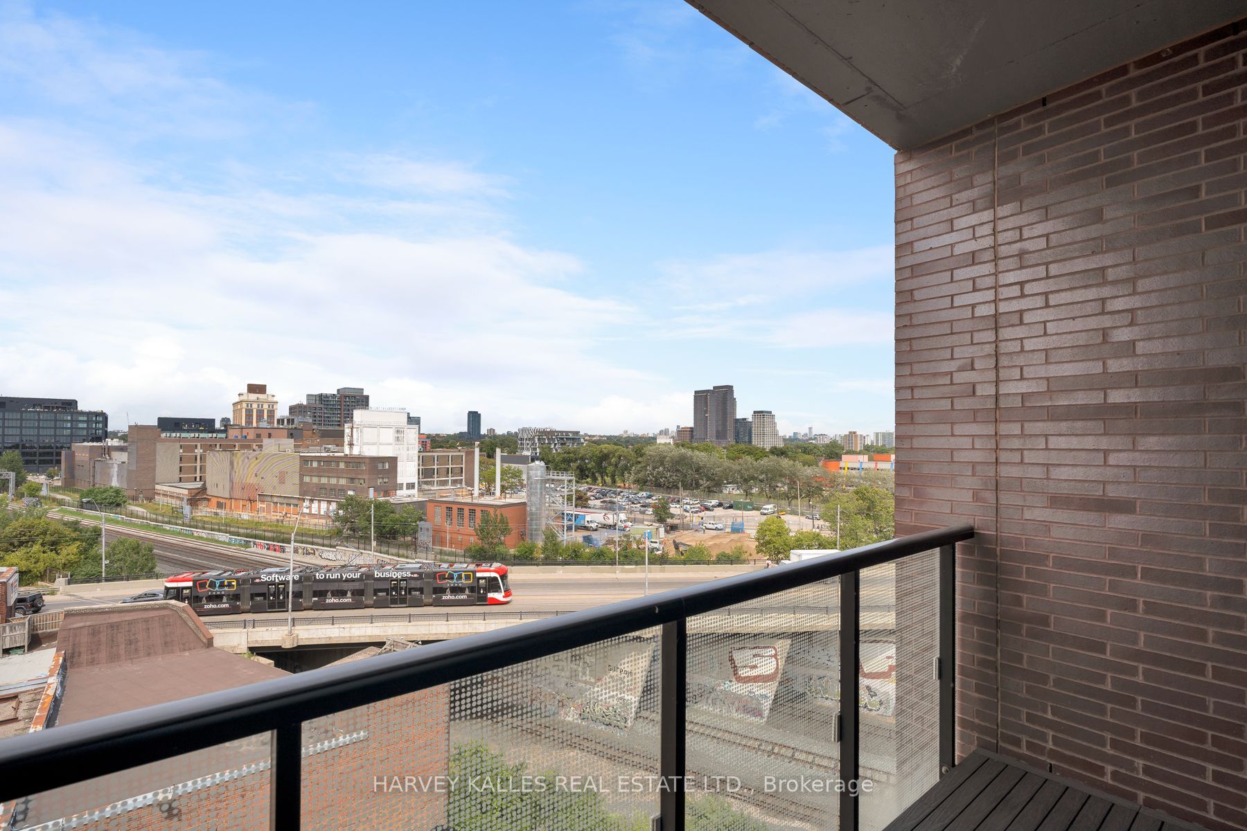 383 Sorauren Avenue 809, Toronto, ON M6R 0A4 photo 5