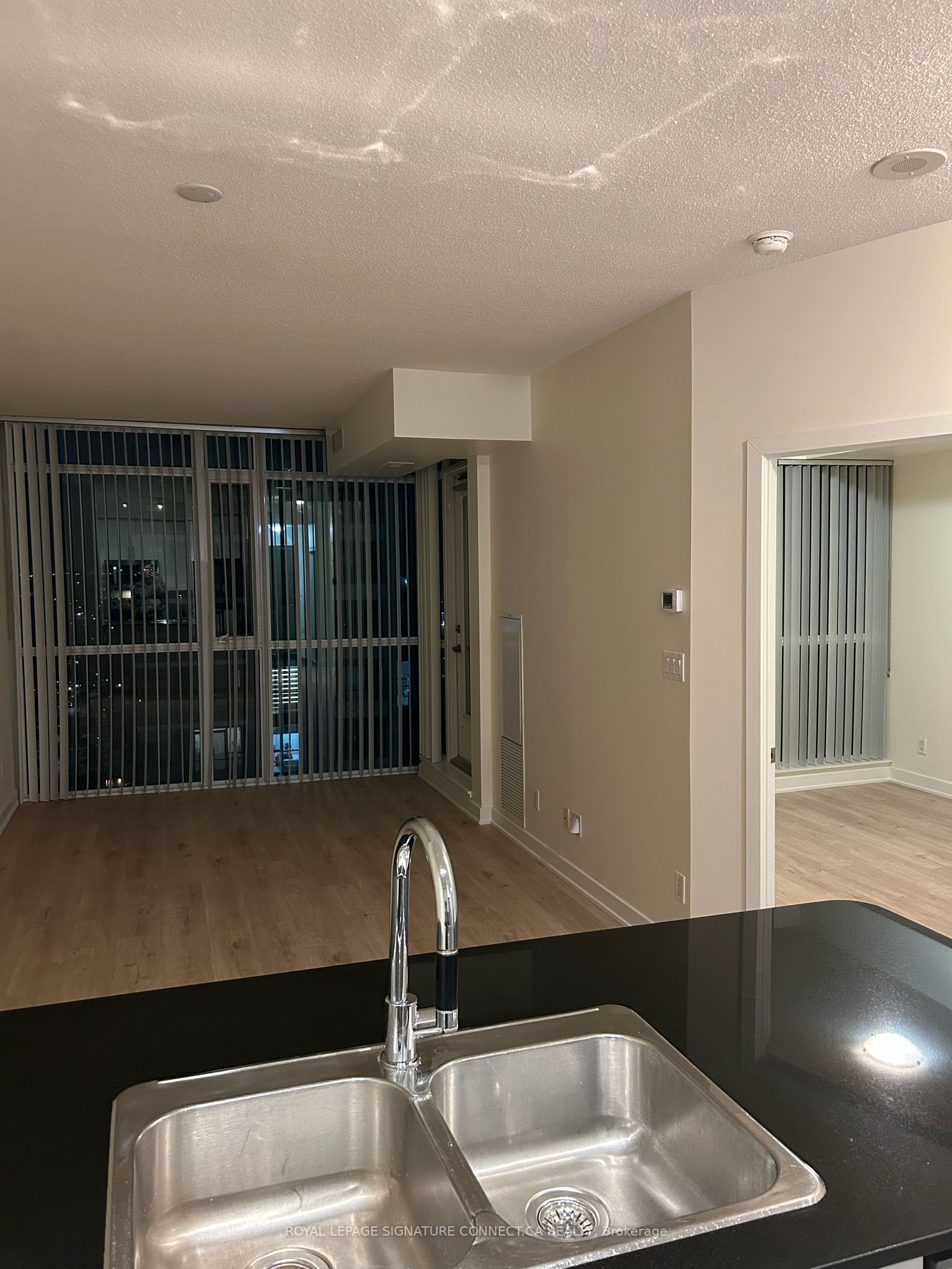 4065 Brickstone Mews 2105, Mississauga, ON L5B 0G3 photo 3