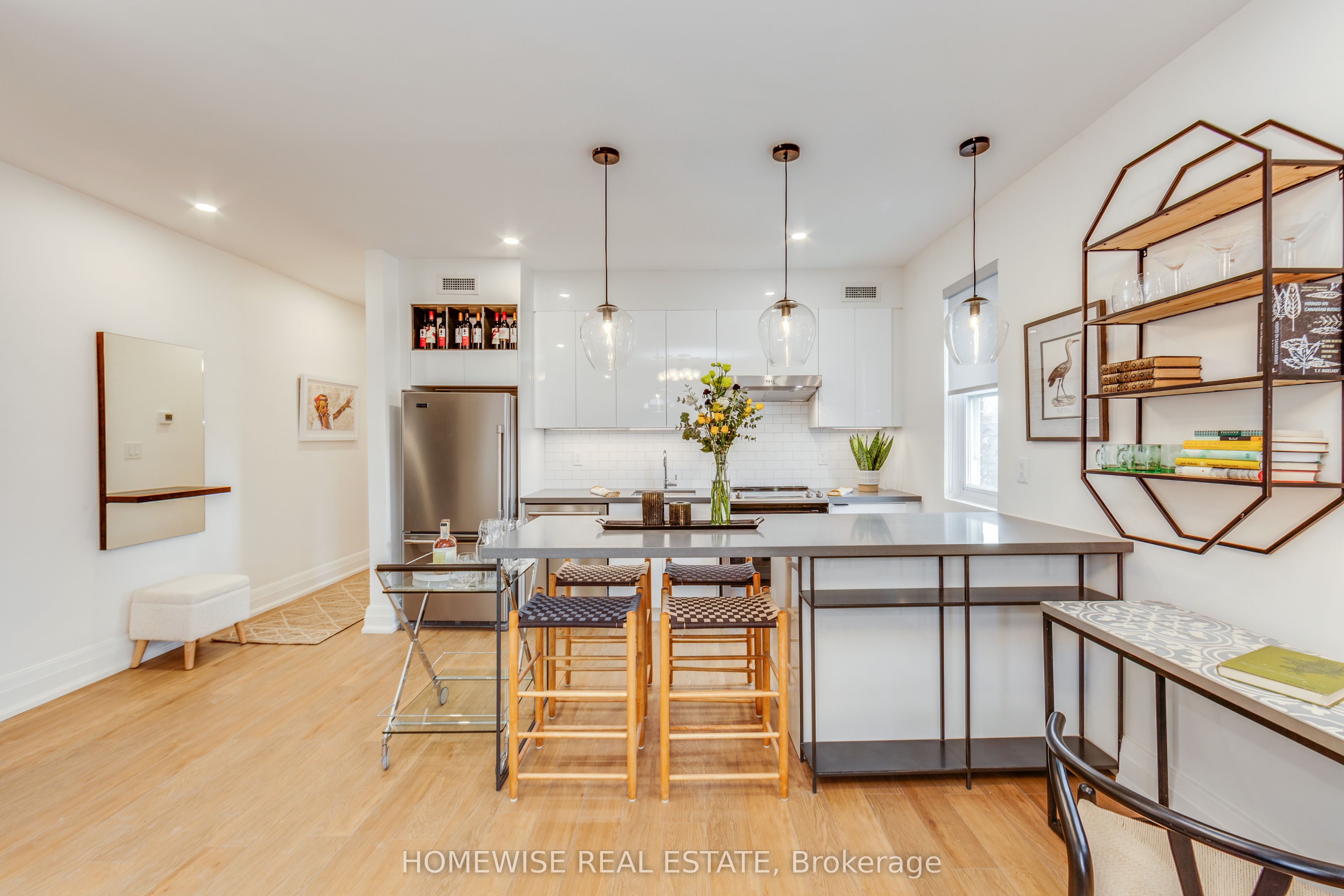 1340 W King Street W 101, Toronto, ON M6K 1H1