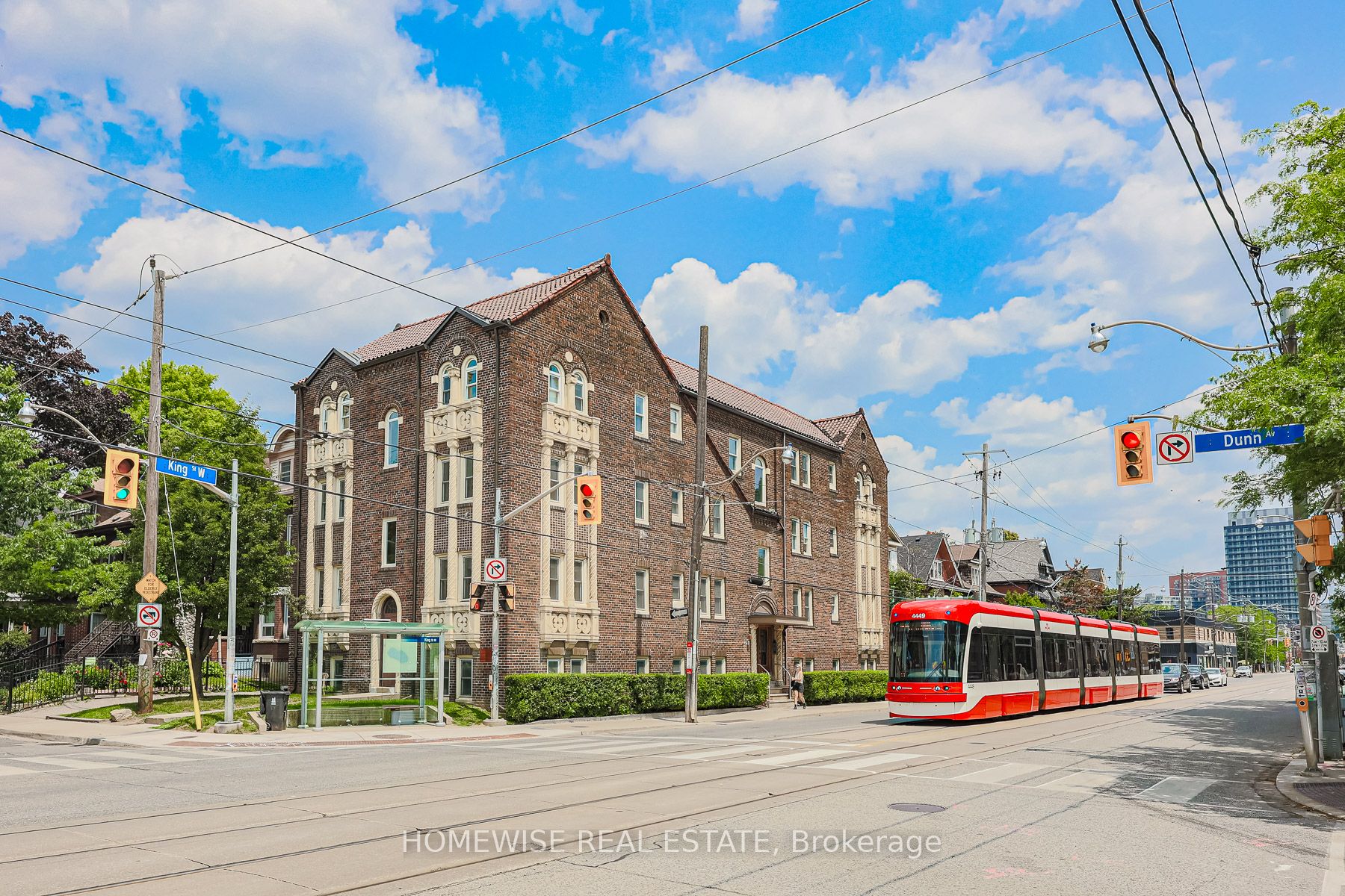 1340 W King Street W 101, Toronto, ON M6K 1H1 photo 2