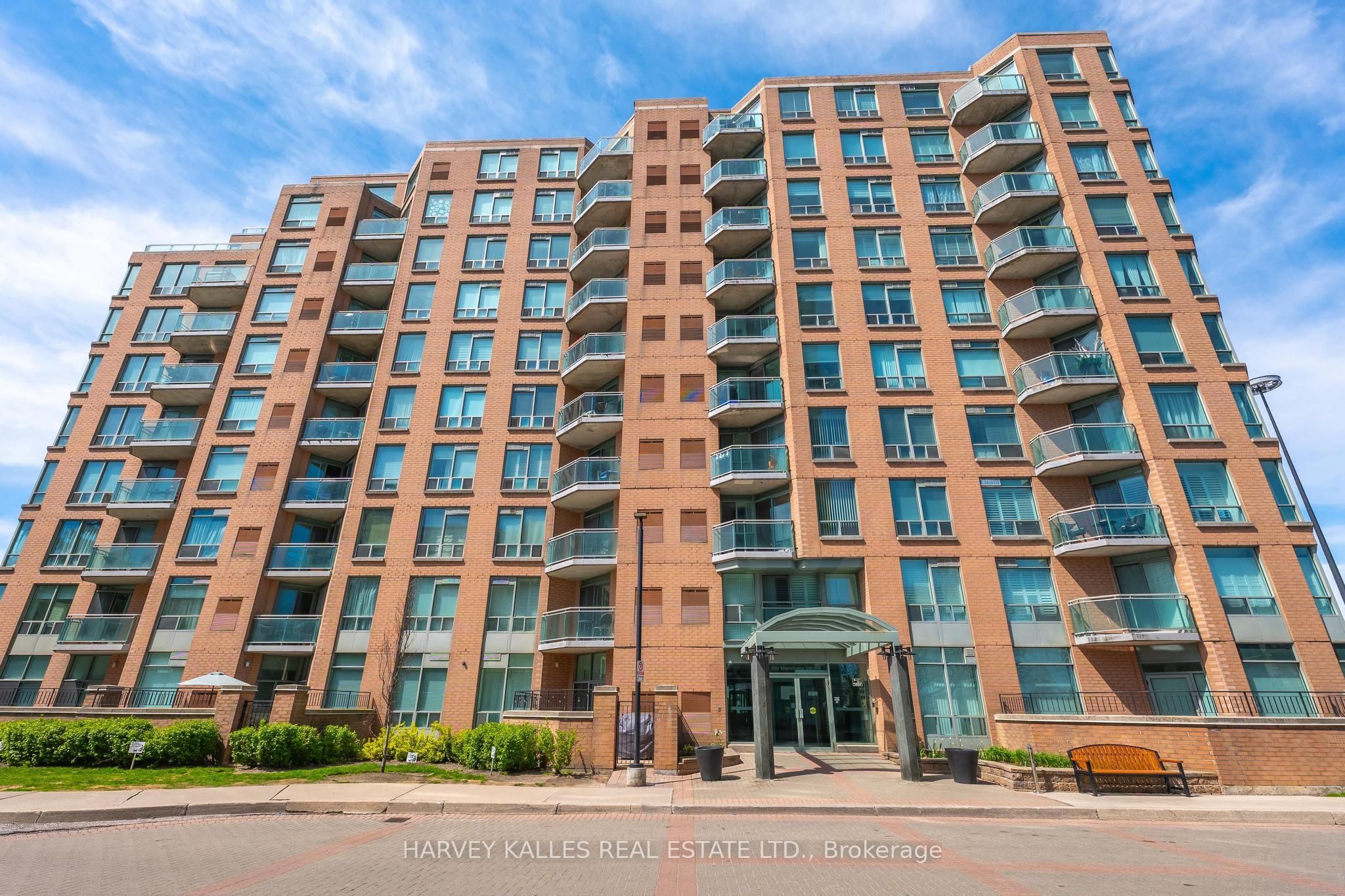 190 Manitoba Street 904, Toronto, ON M8Y 3Y8