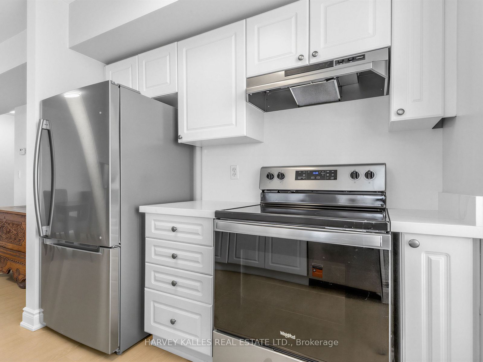 190 Manitoba Street 904, Toronto, ON M8Y 3Y8 photo 3