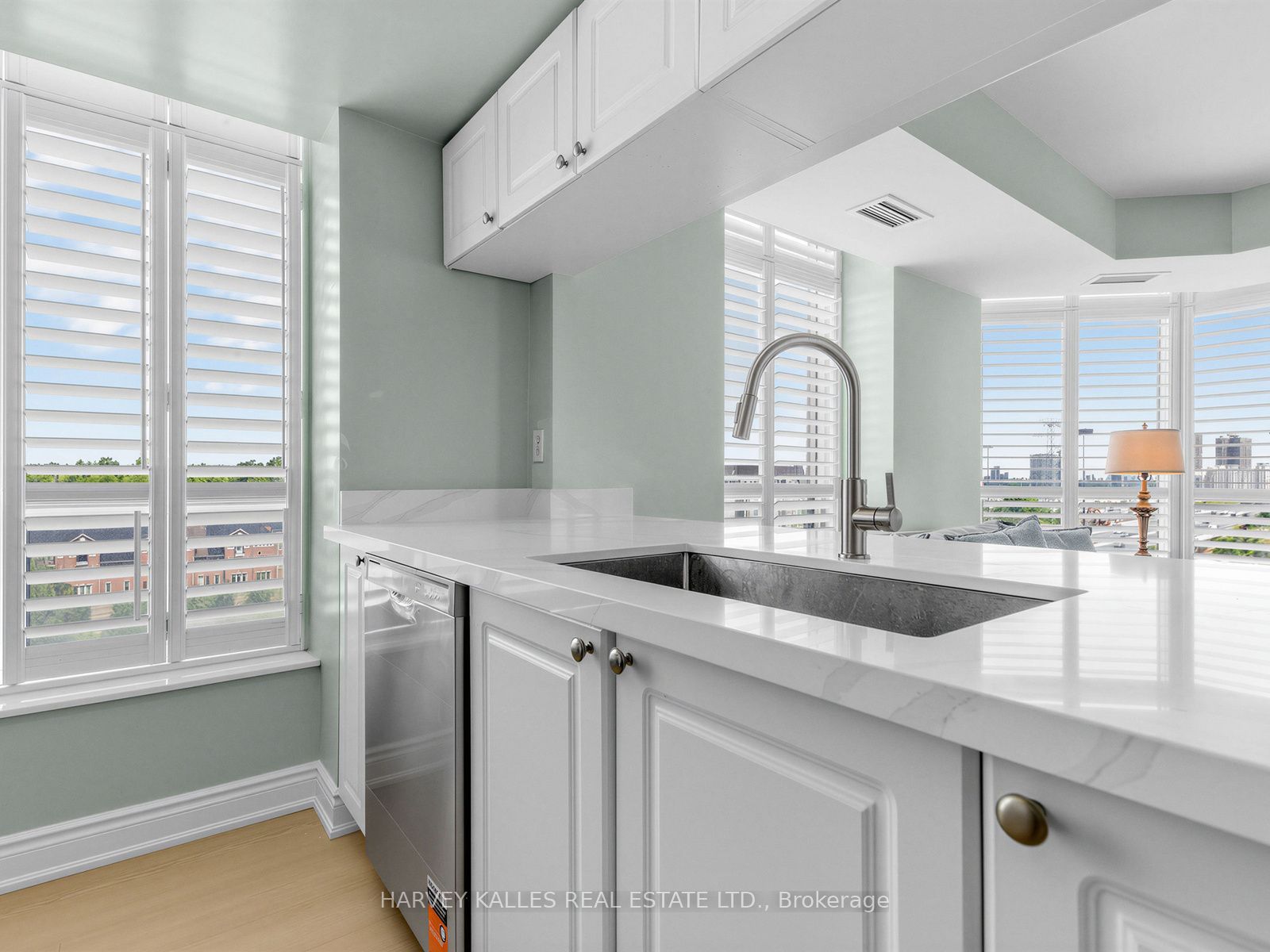 190 Manitoba Street 904, Toronto, ON M8Y 3Y8 photo 4