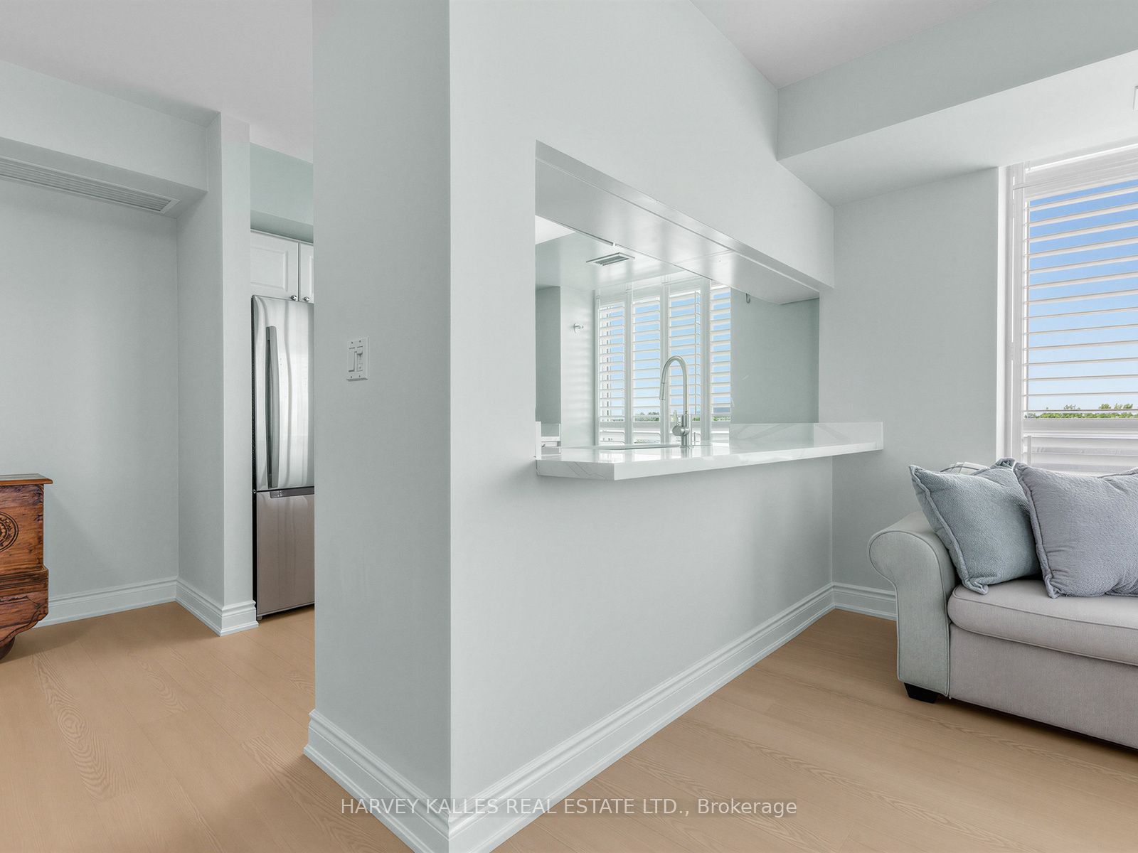 190 Manitoba Street 904, Toronto, ON M8Y 3Y8 photo 5