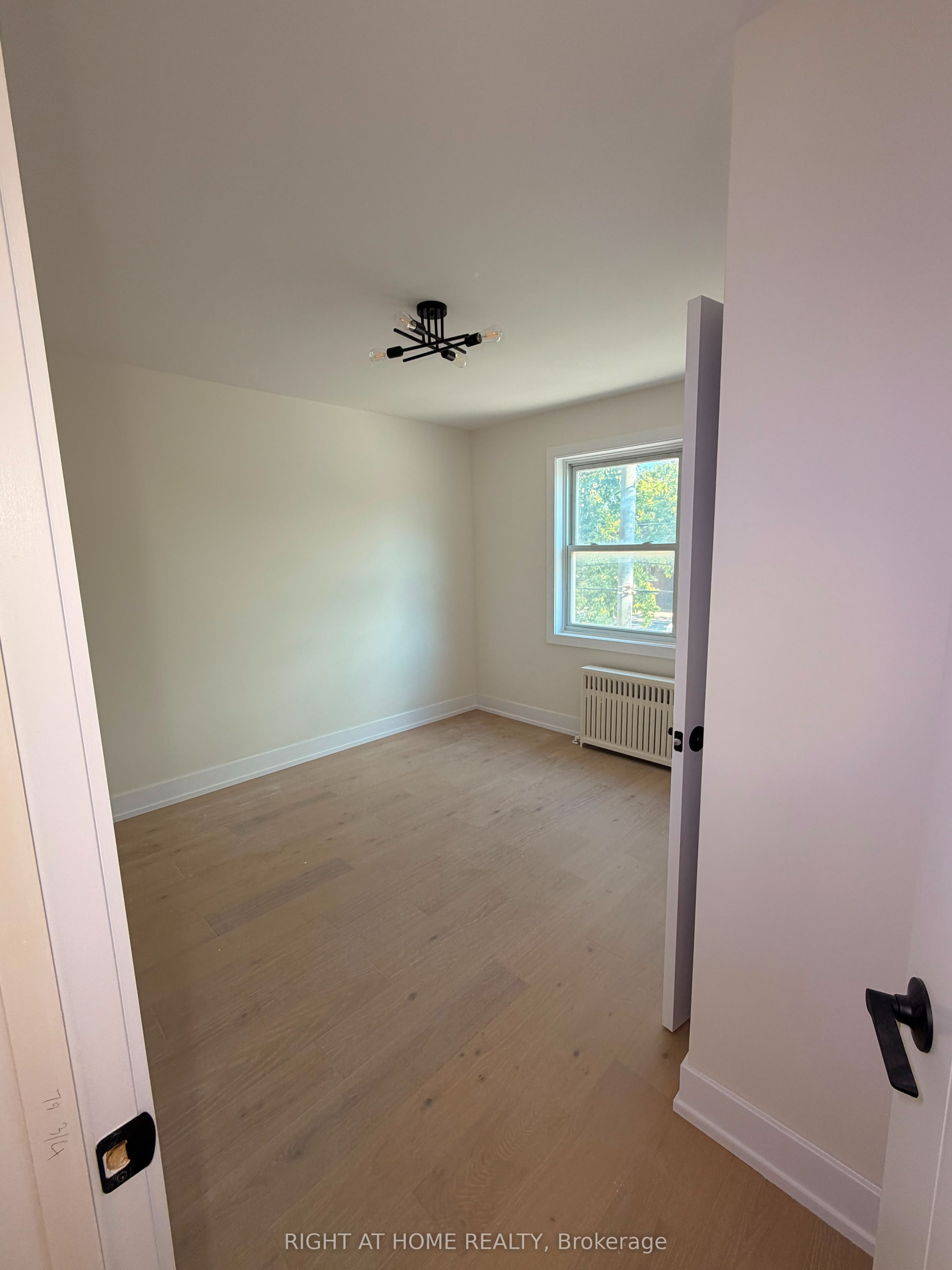 3384 Lake Shore Boulevard W 201, Toronto, ON M8W 1M9 photo 2