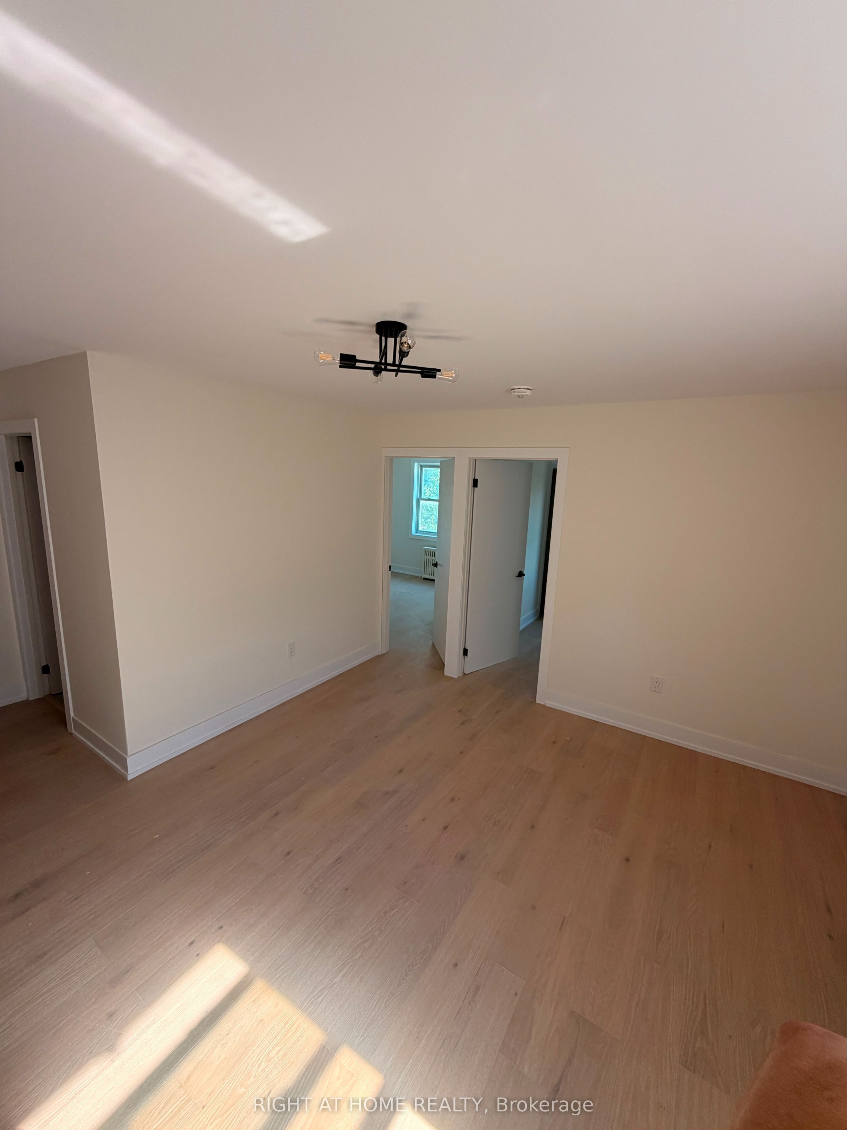 3384 Lake Shore Boulevard W 201, Toronto, ON M8W 1M9 photo 3