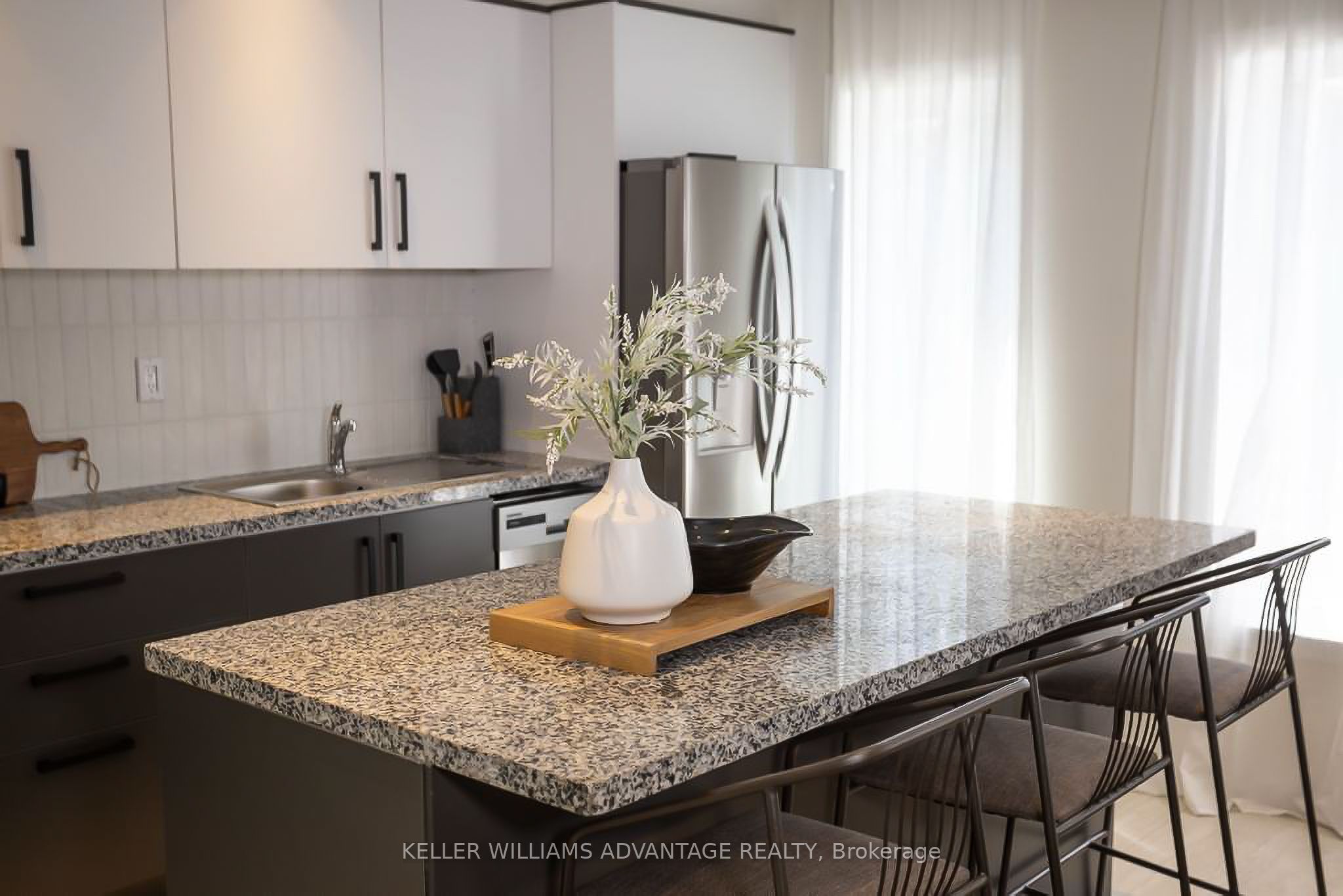 50 Castleton Avenue Unit 3, Toronto, ON M6N 3Z5 photo 2