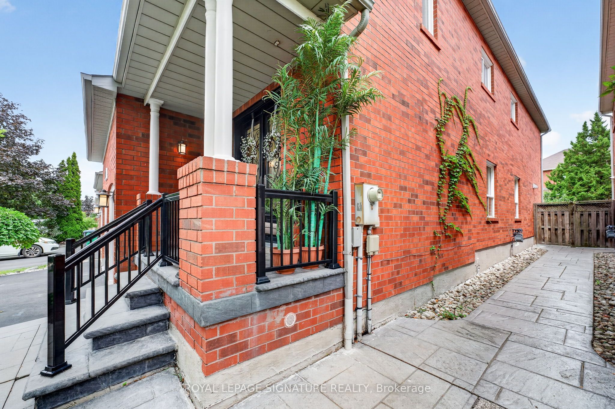 6847 Simpson Pioneer Trail, Mississauga, ON L5W 1A9 photo 4