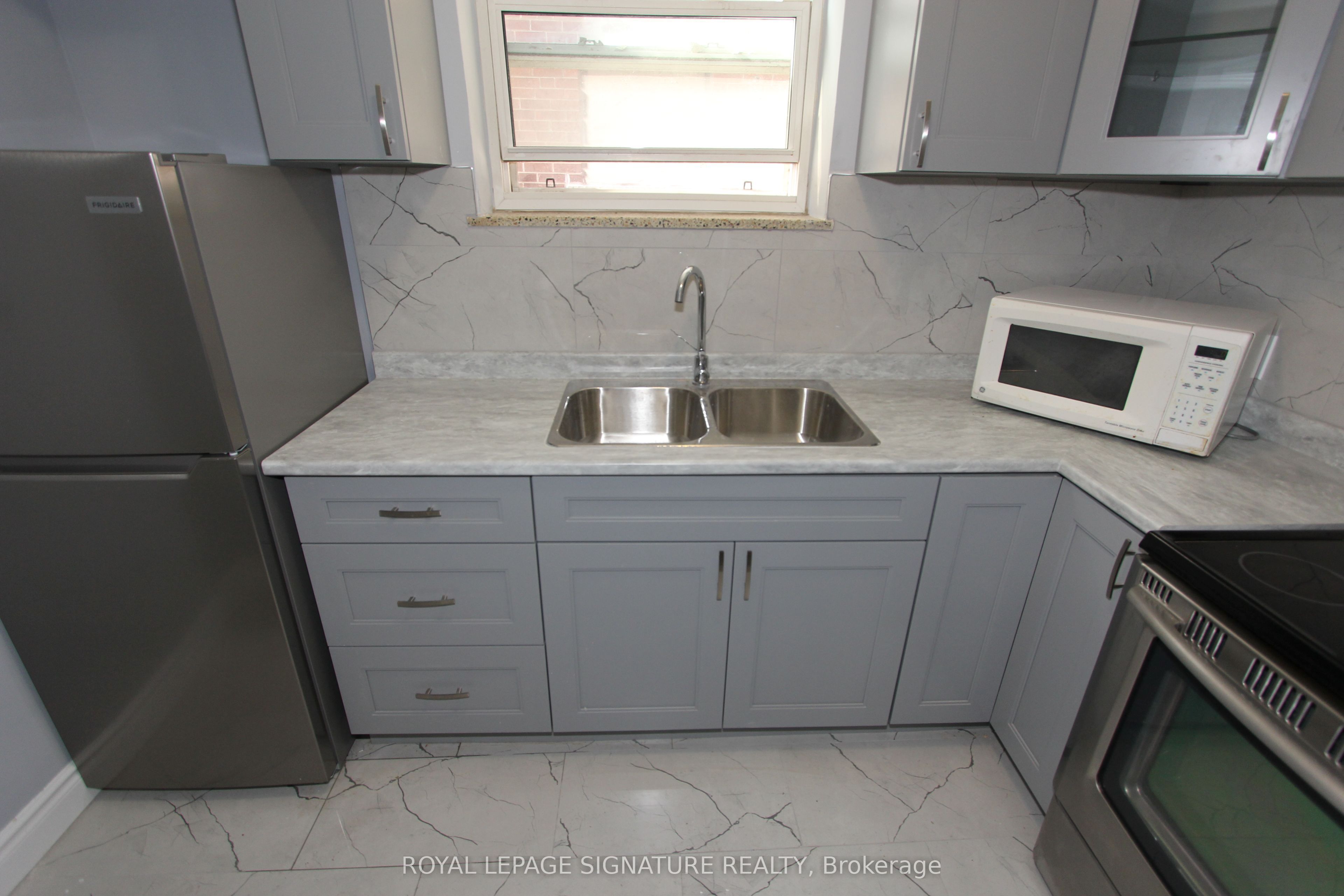 31 Fifteenth Street 1, Toronto, ON M8V 3J3 photo 3
