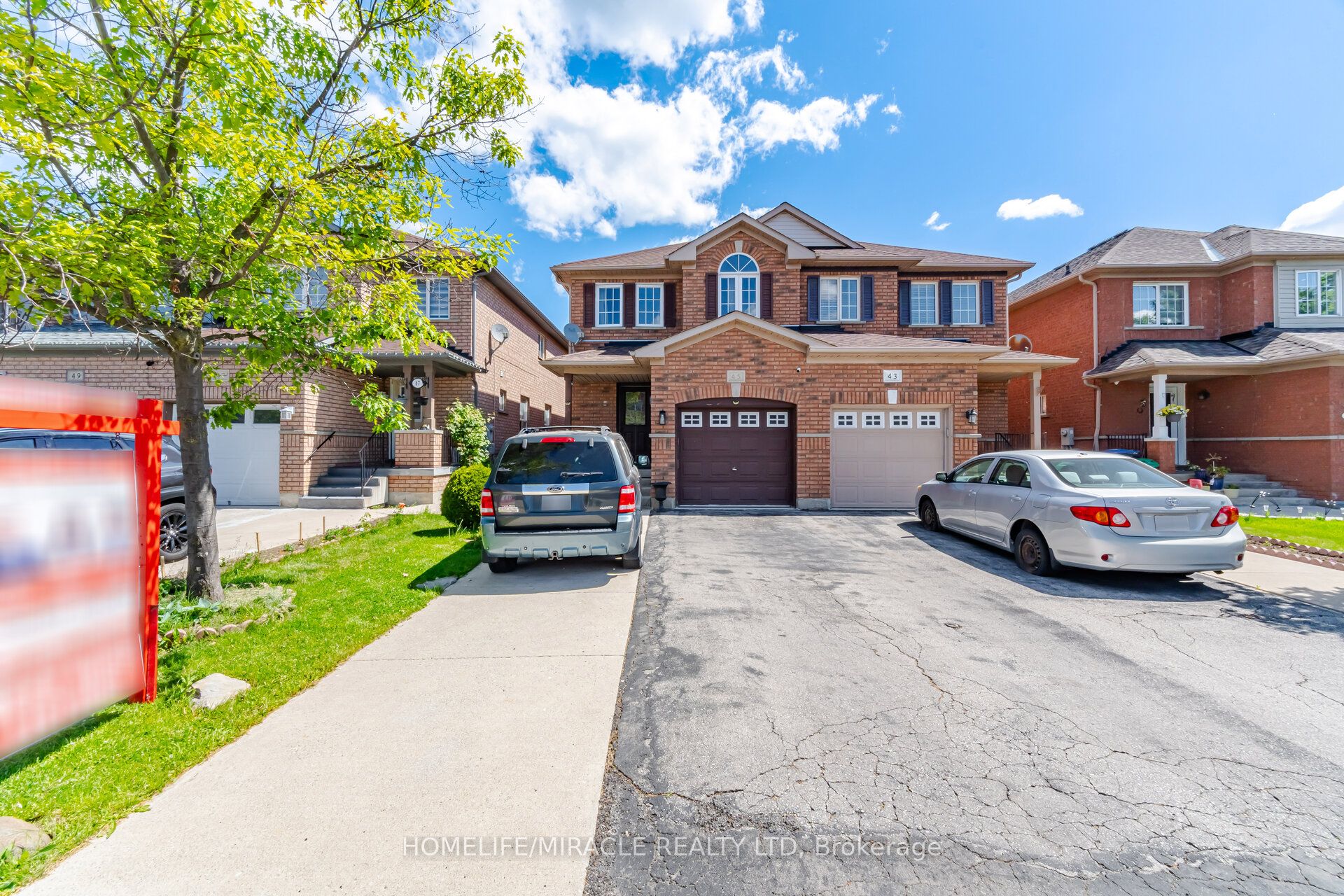 45 Ridgefield Court, Brampton, ON L6P 1B4 photo 3