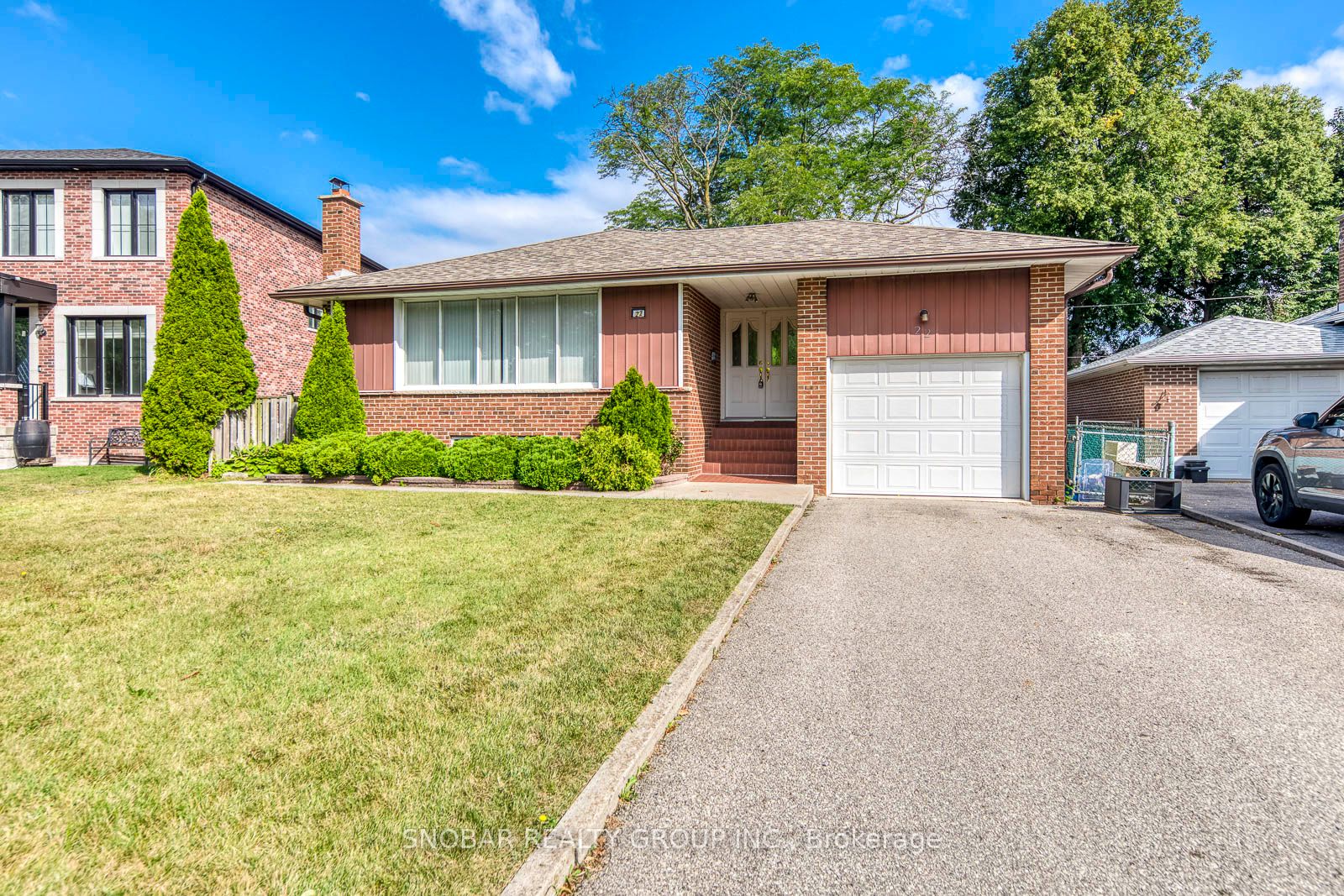22 Thelmere Place, Toronto, ON M9R 2B7 photo 2