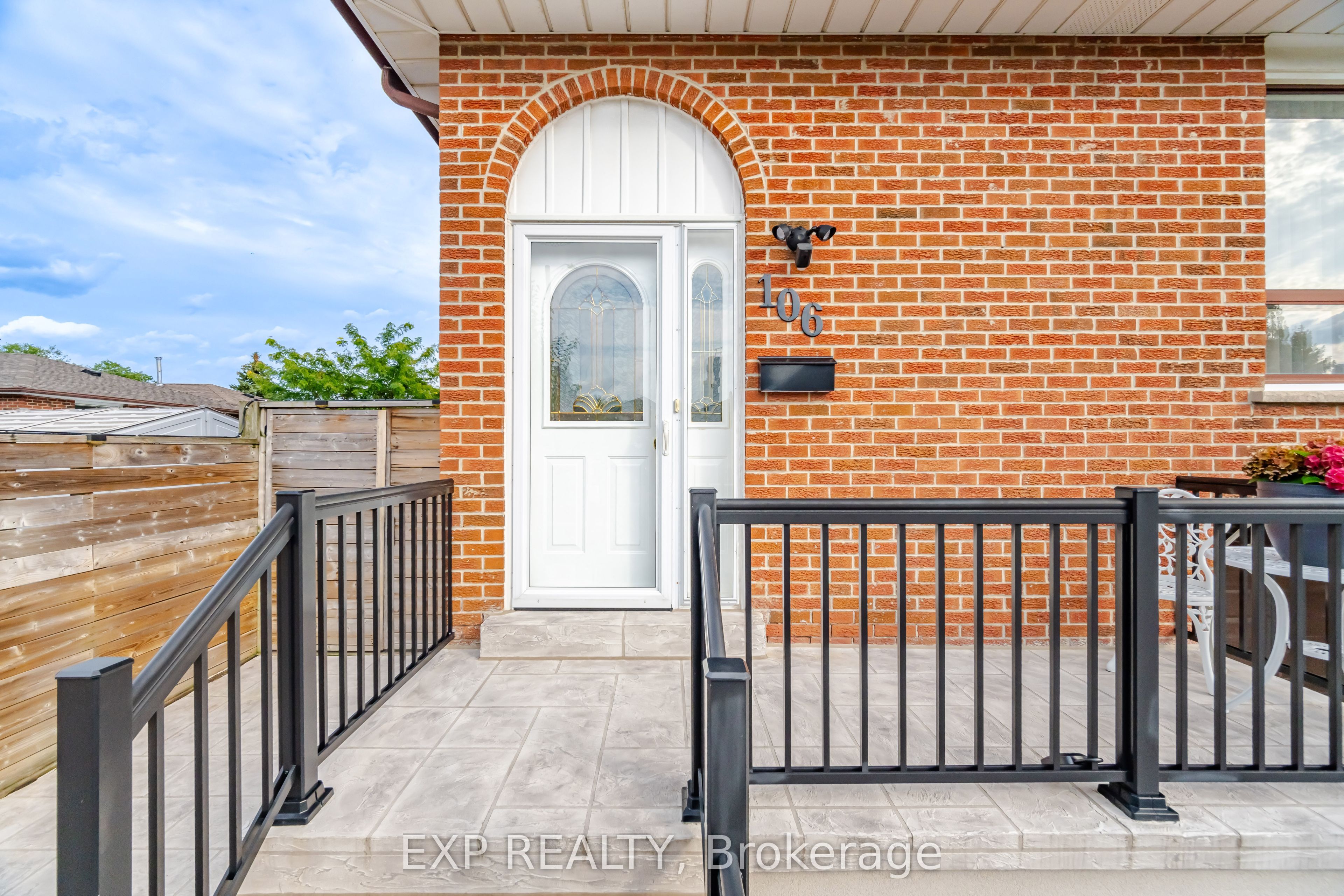 106 Hanson Road, Mississauga, ON L5B 2E4 photo 3