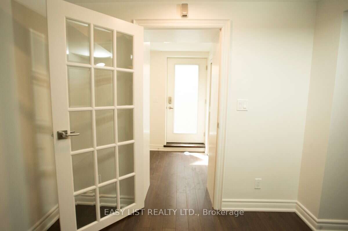 2 Princess Anne Crescent, Toronto, ON M9A 2N8 photo 4