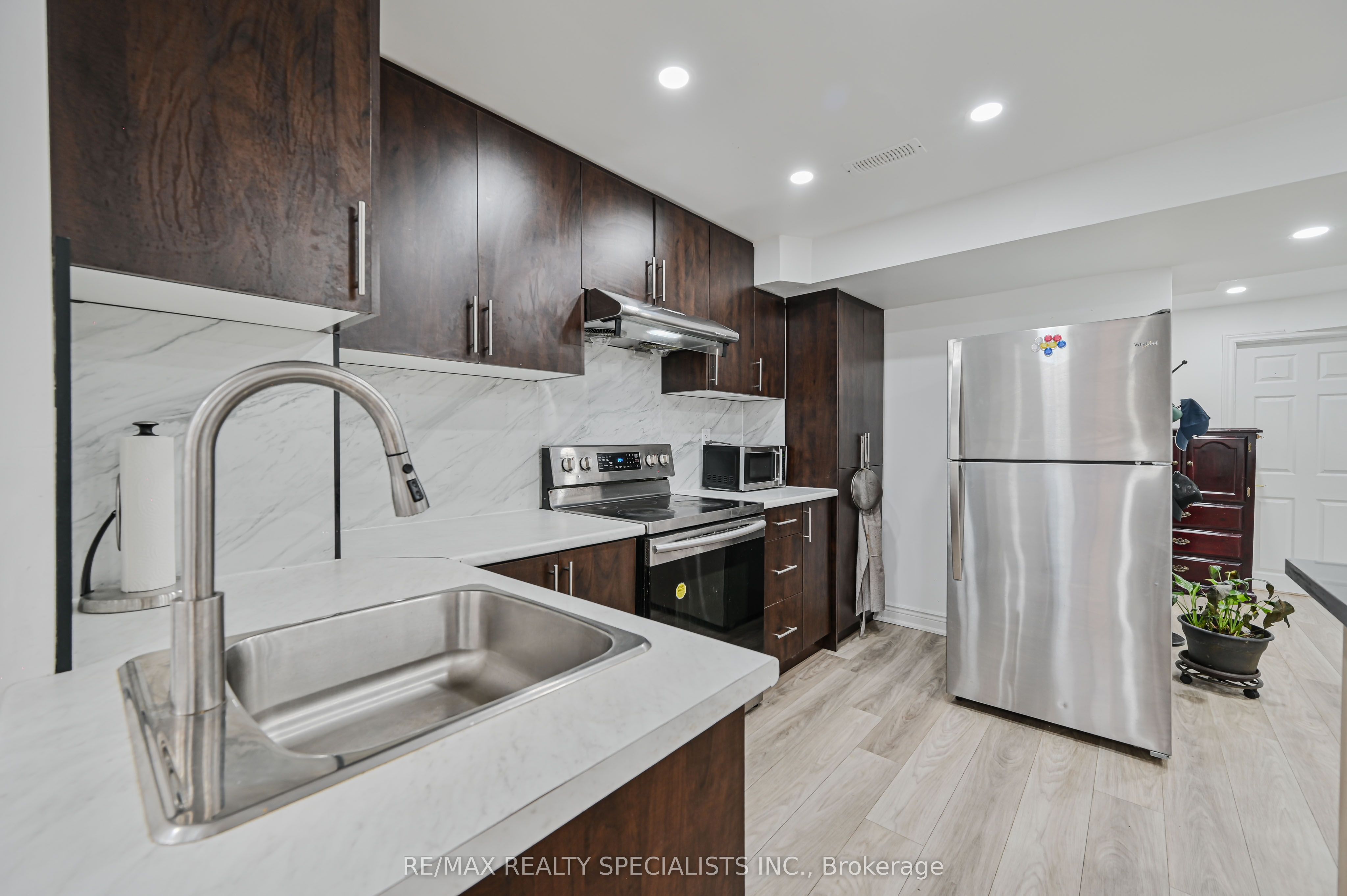 72 Village Lake Crescent BSMT, Brampton, ON L6S 6K1 photo 5