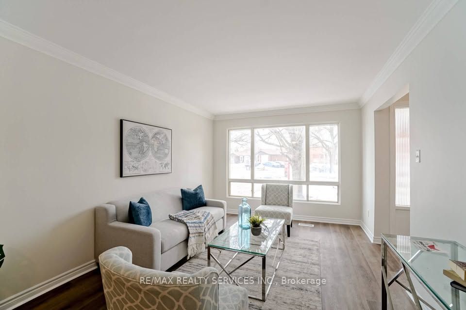 70 Montjoy Crescent, Brampton, ON L6S 3E7 photo 3