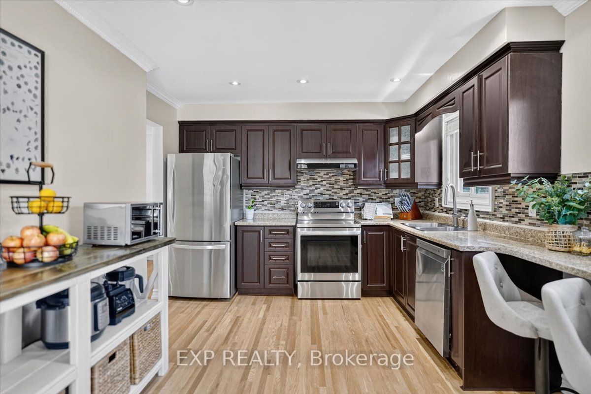 39 Prouse Drive, Brampton, ON L6V 3A3 photo 2