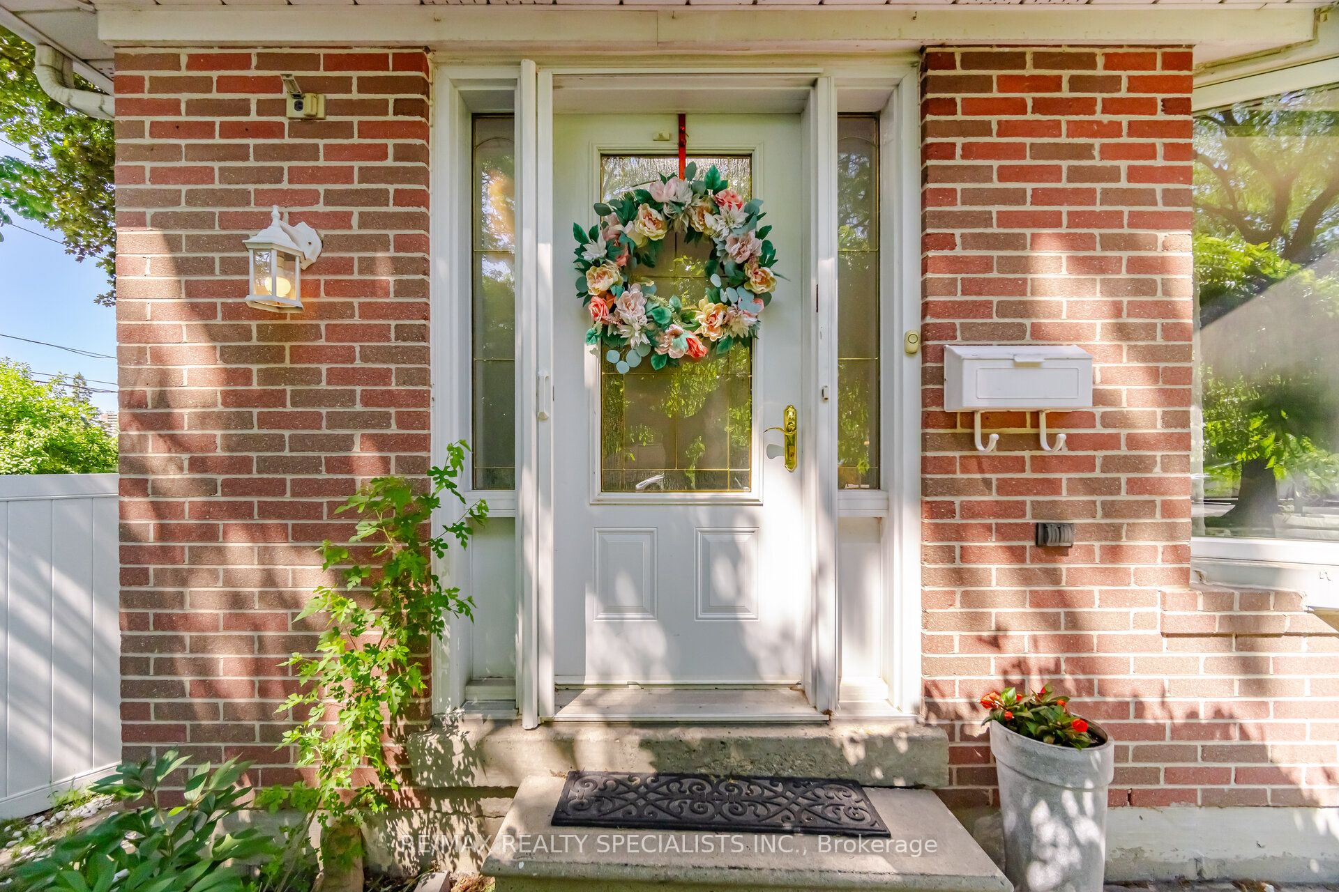 3673 Fieldgate Drive, Mississauga, ON L4X 2J8 photo 4
