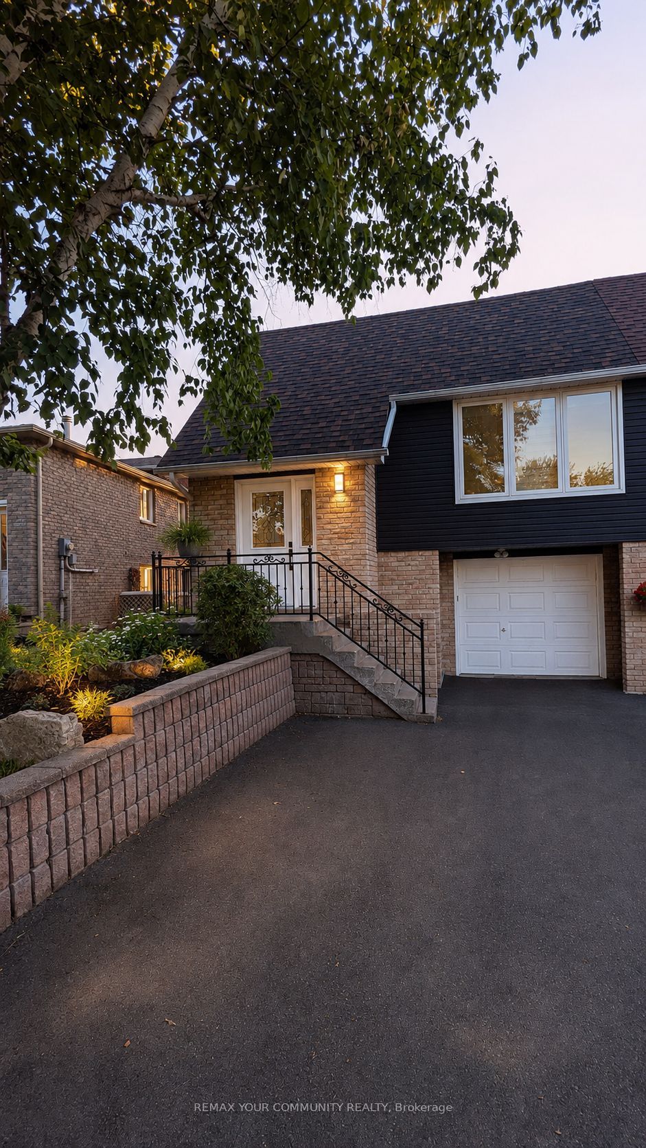 2508 Cobbinshaw Circle, Mississauga, ON L5N 2G3