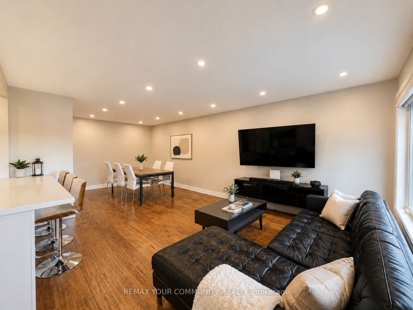 2508 Cobbinshaw Circle, Mississauga, ON L5N 2G3 photo 2