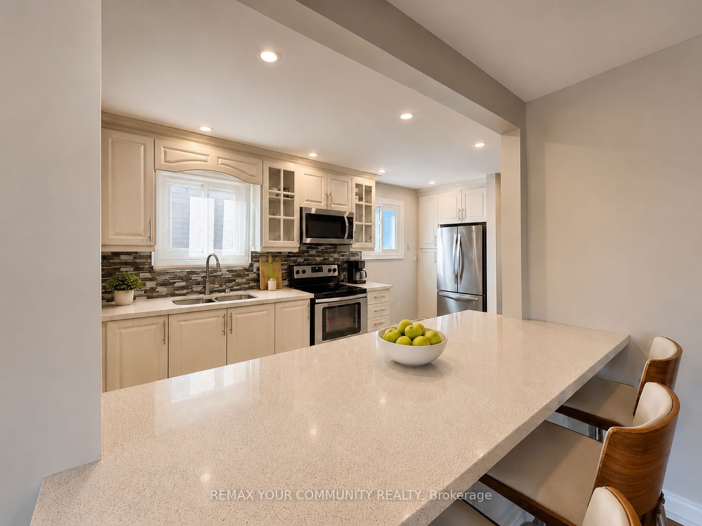 2508 Cobbinshaw Circle, Mississauga, ON L5N 2G3 photo 3