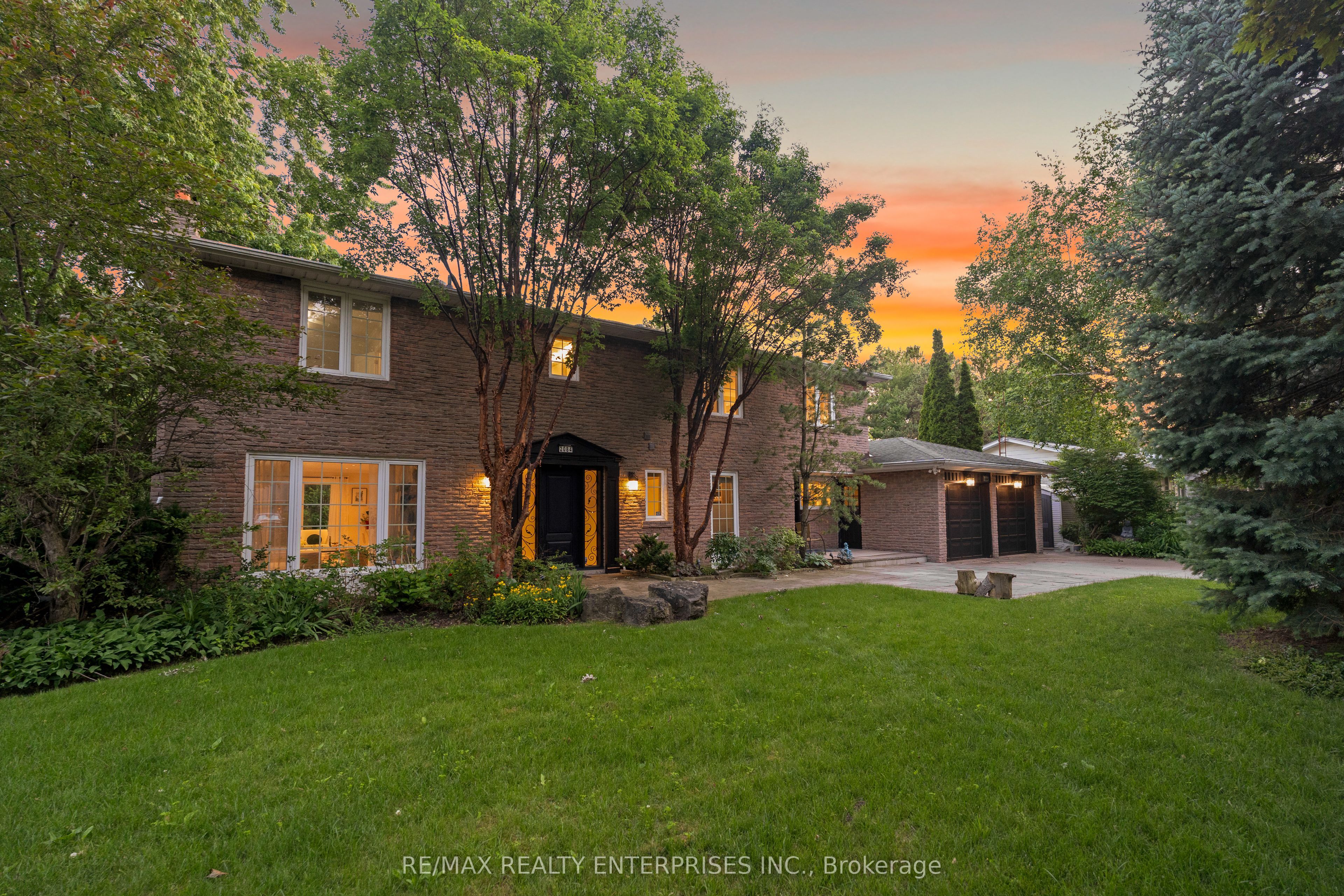 2084 Obeck Crescent, Mississauga, ON L5H 3L7 photo 3